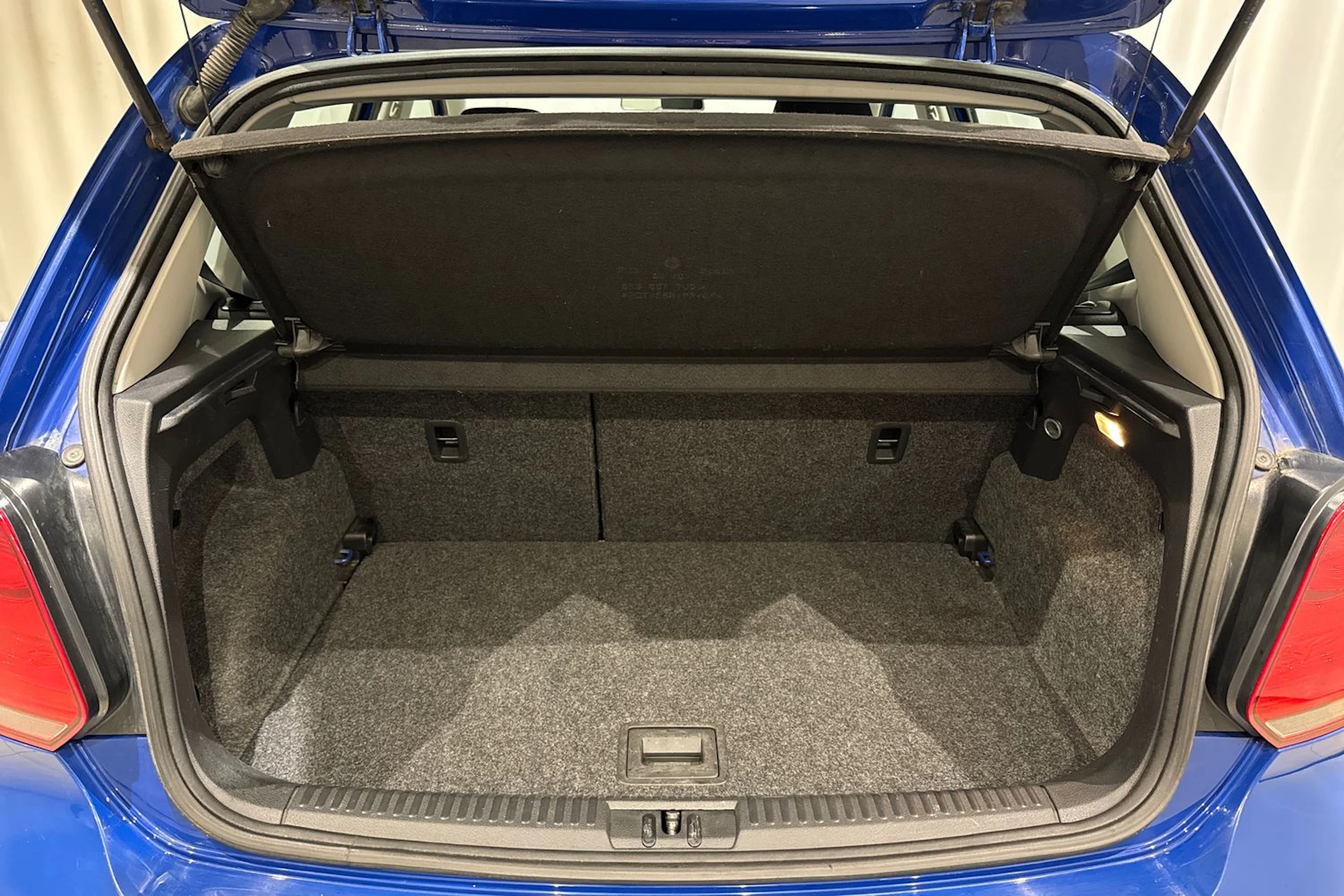 sininen Volkswagen Polo 2010 kuva 16.