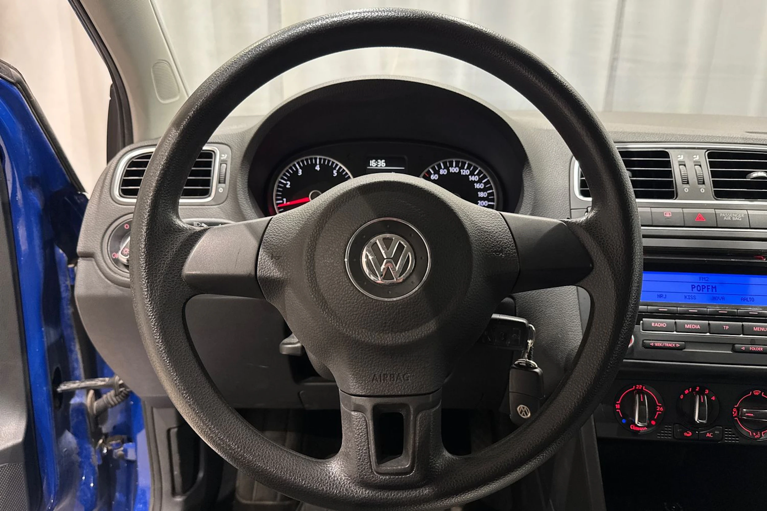 sininen Volkswagen Polo 2010 kuva 18.