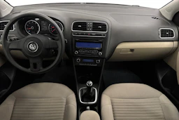 musta Volkswagen Polo 2010 kuva 7.