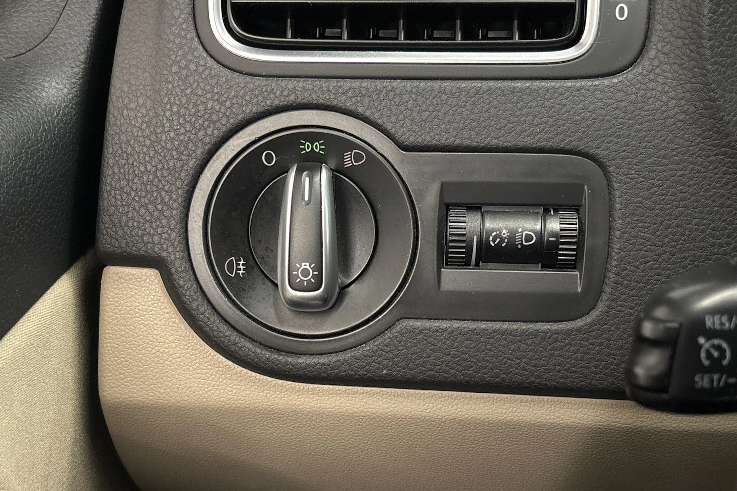 musta Volkswagen Polo 2010 kuva 16.