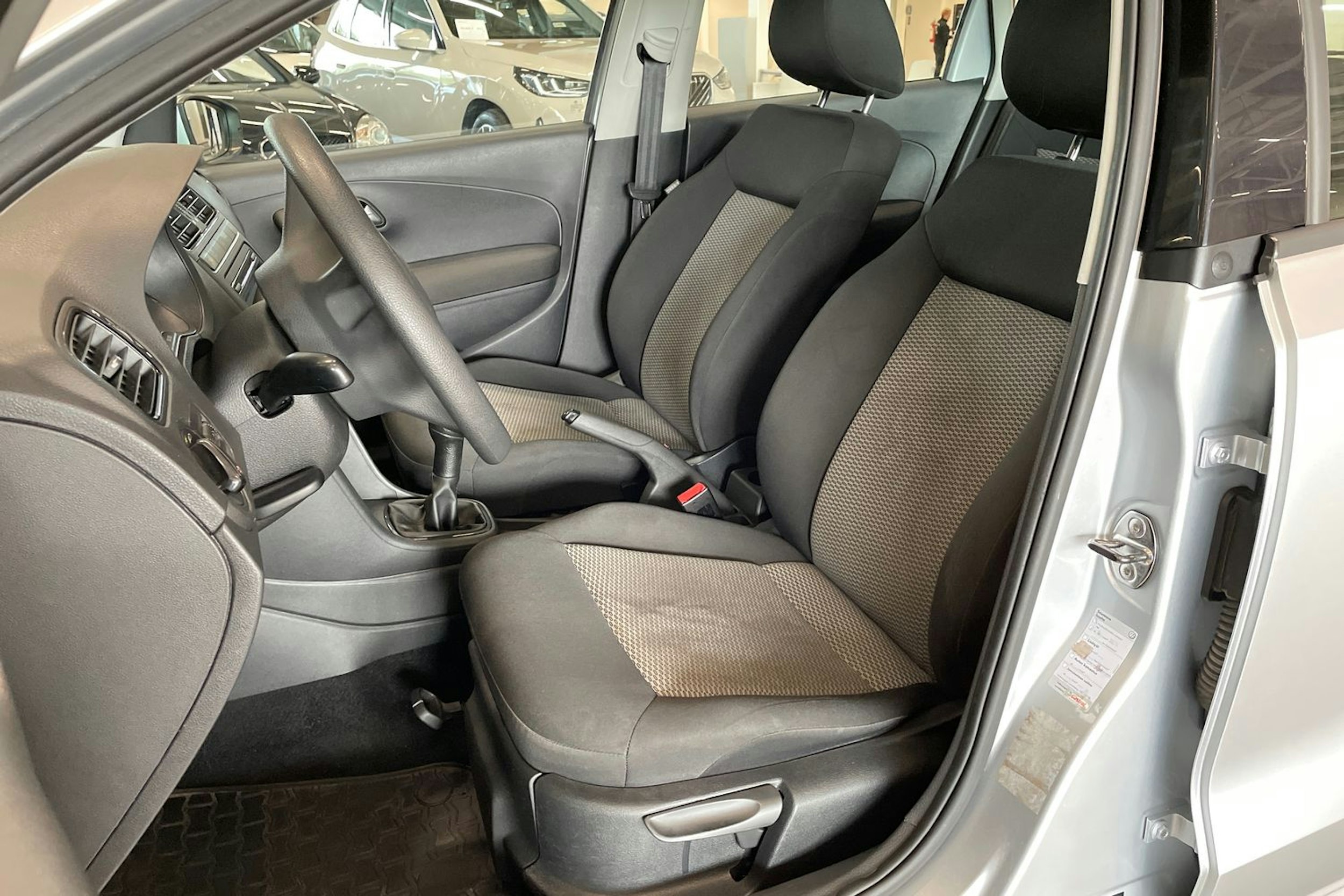 harmaa Volkswagen Polo 2011 kuva 14.