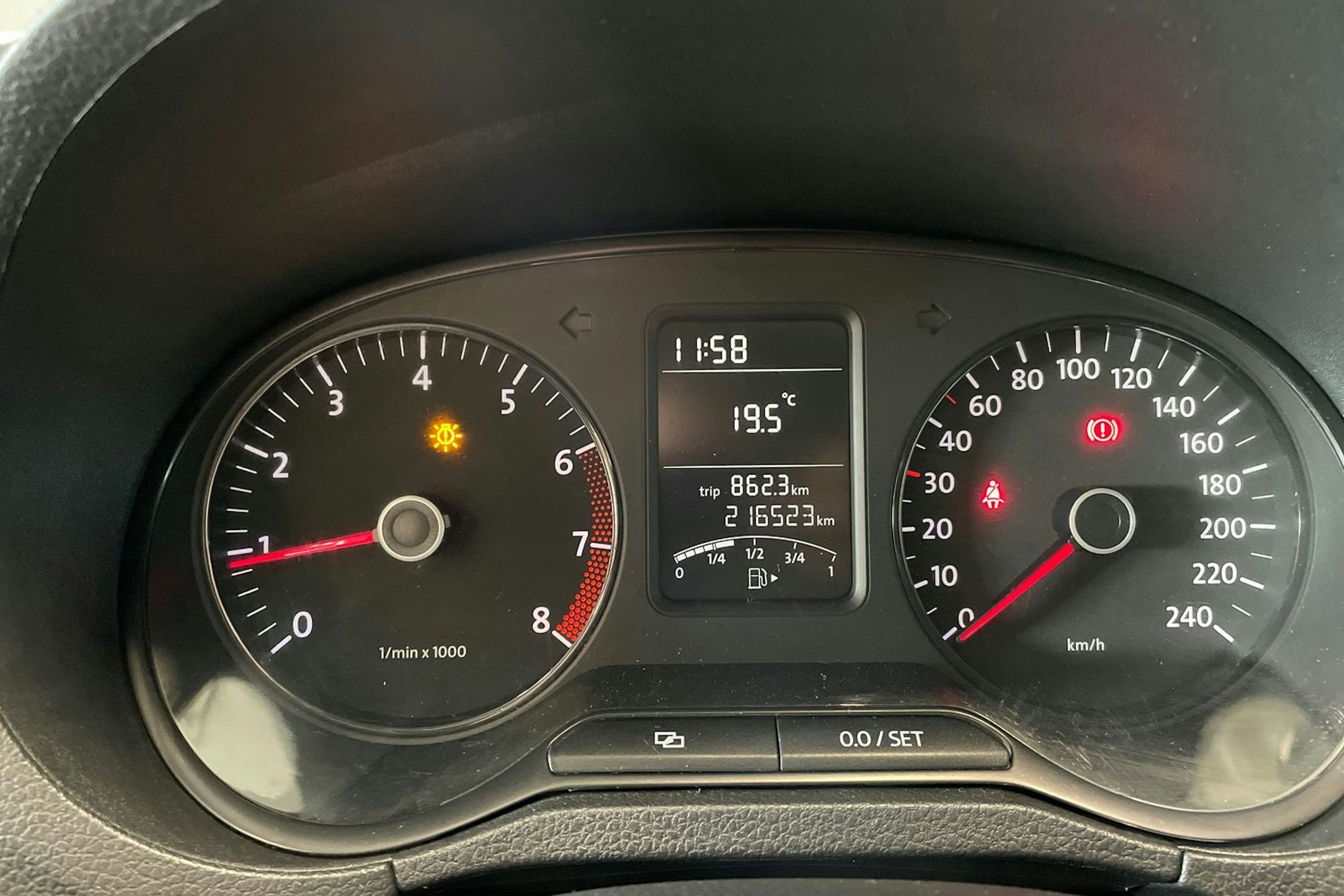 harmaa Volkswagen Polo 2011 kuva 16.