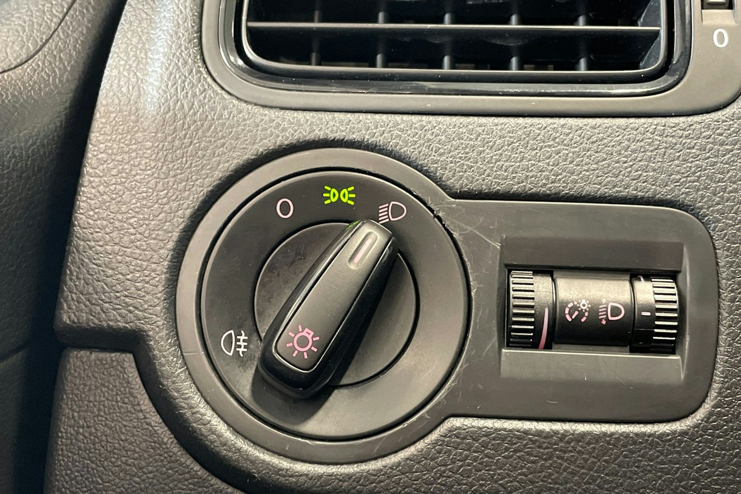 harmaa Volkswagen Polo 2011 kuva 17.