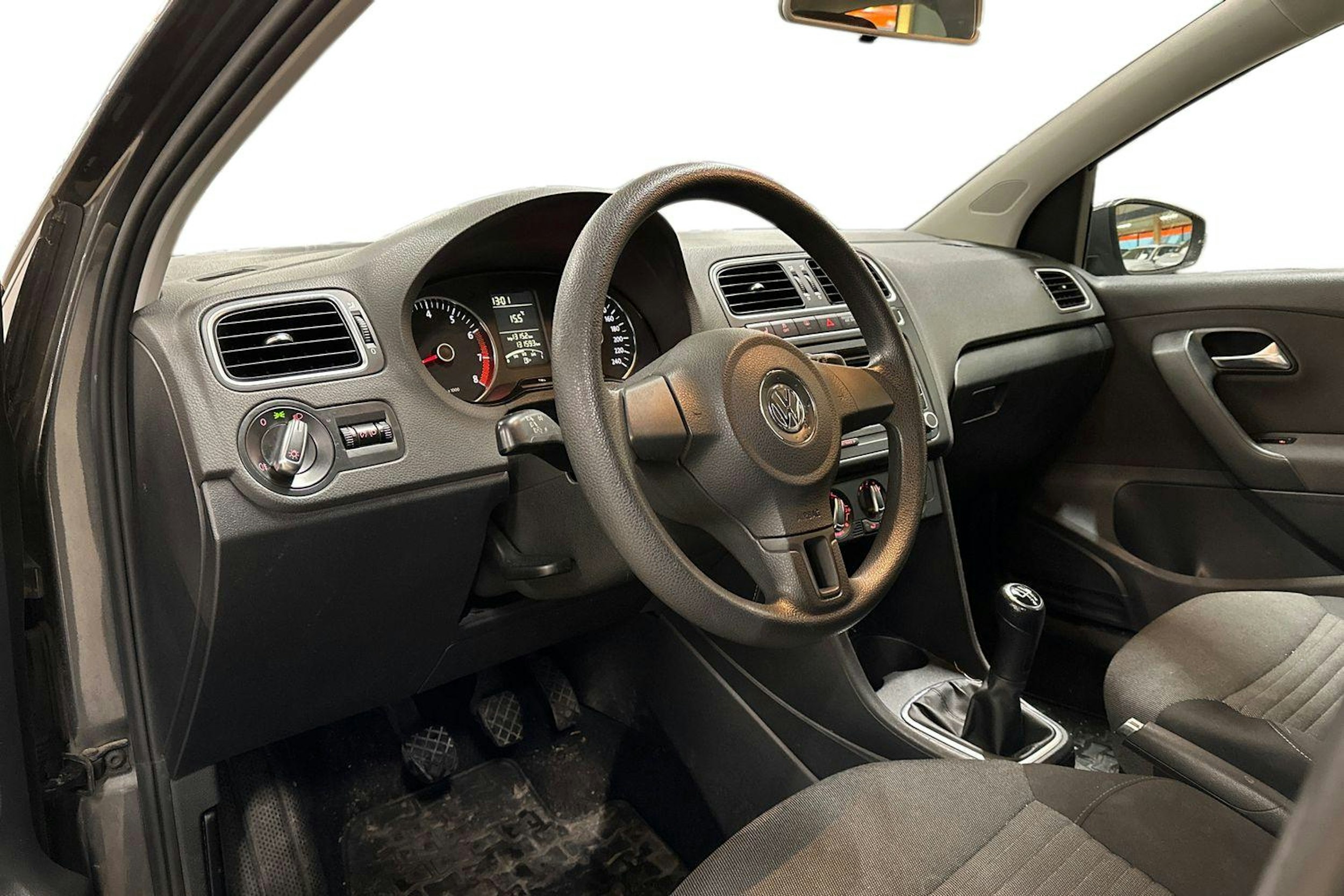 harmaa Volkswagen Polo 2010 kuva 3.