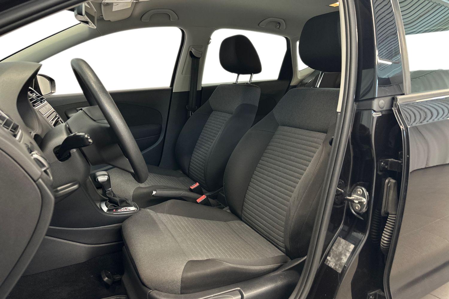 Volkswagen Polo 2010, photo 7/26