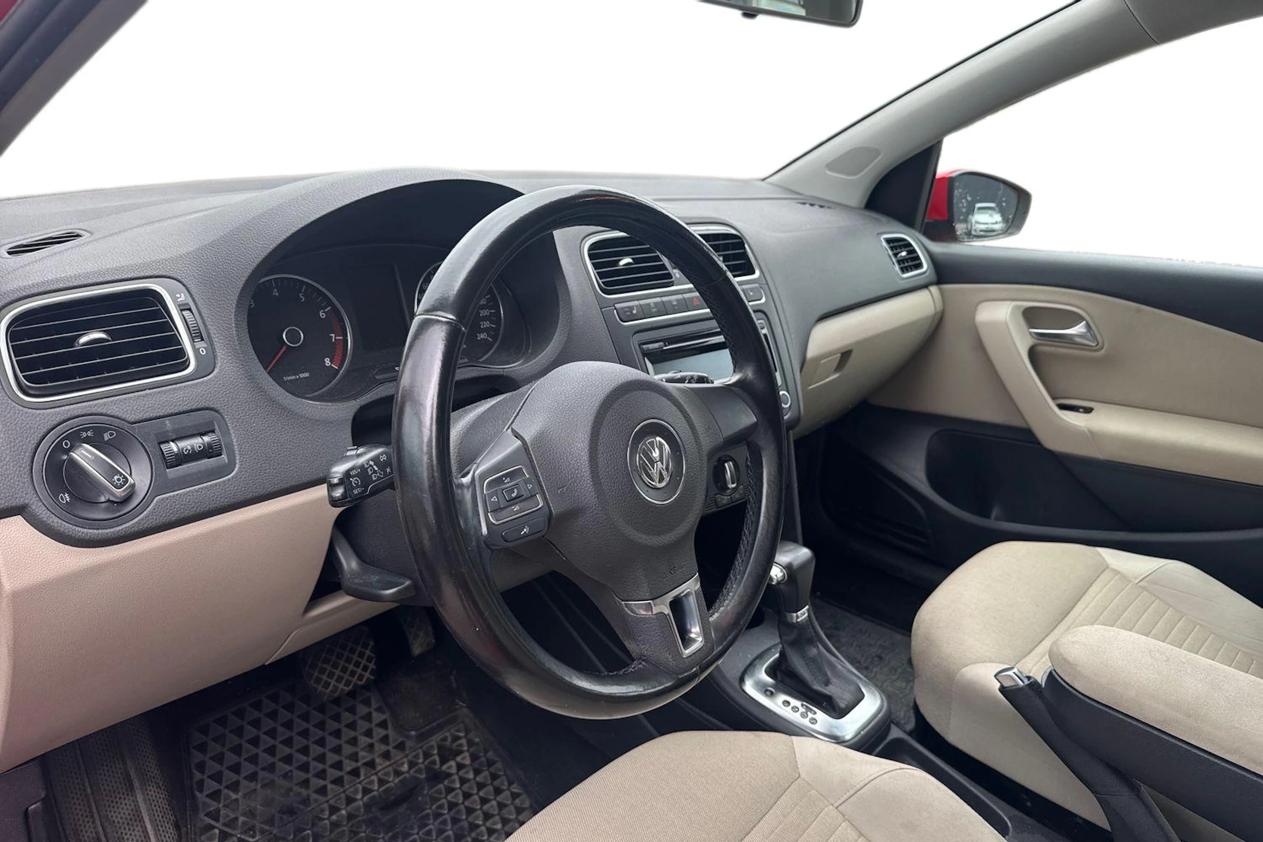 punainen Volkswagen Polo 2010 kuva 3.