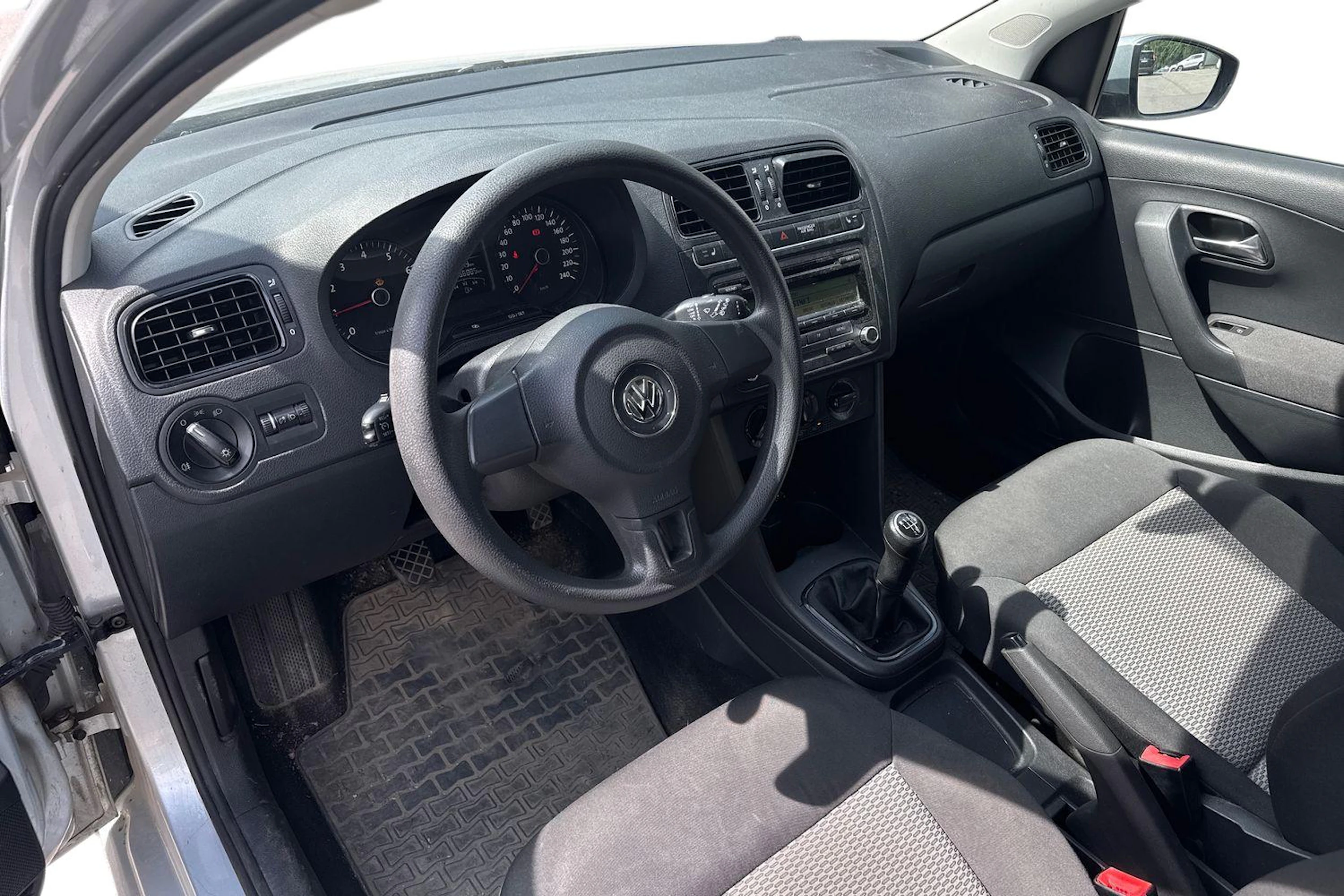 harmaa Volkswagen Polo 2010 kuva 3.