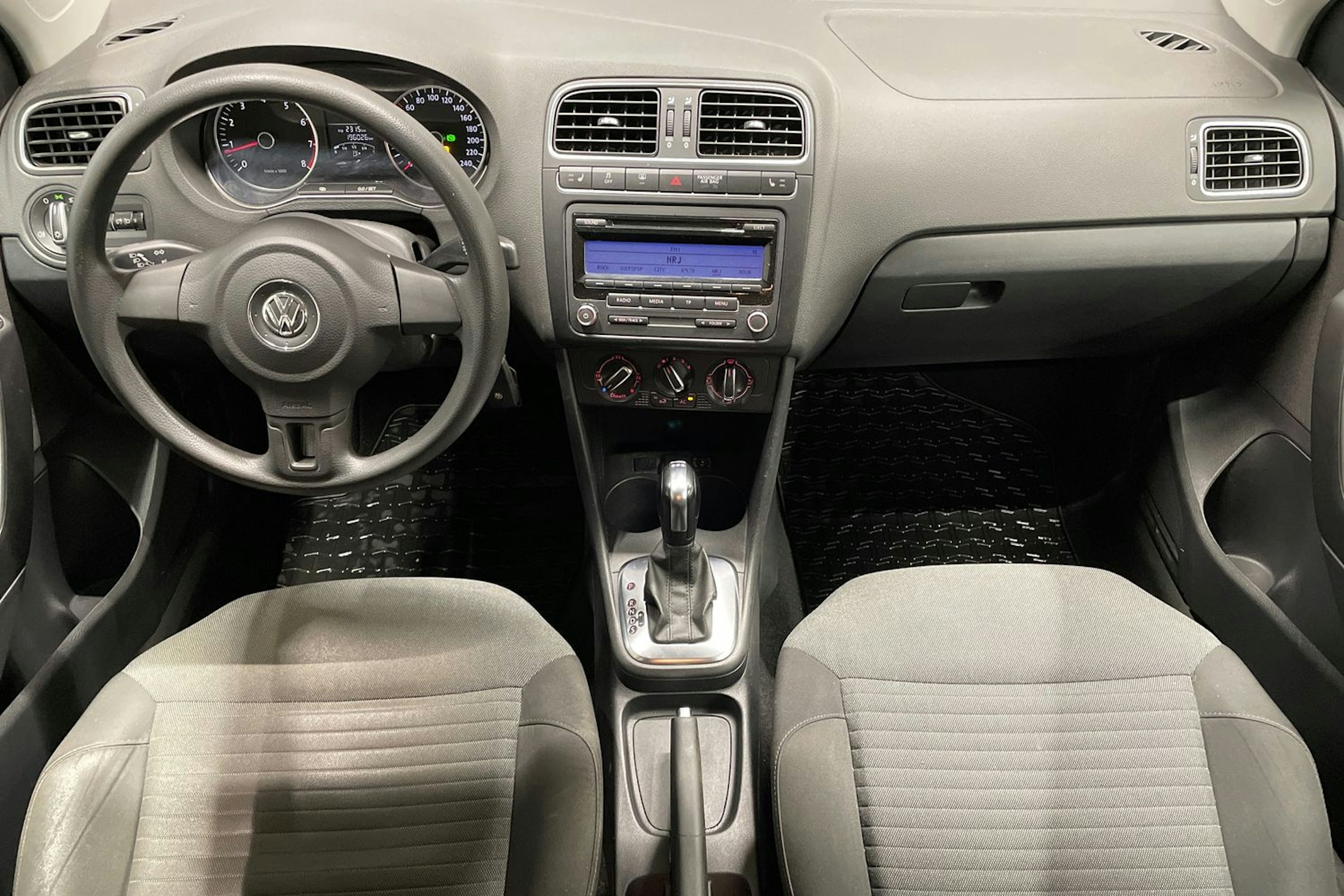 harmaa Volkswagen Polo 2010 kuva 9.
