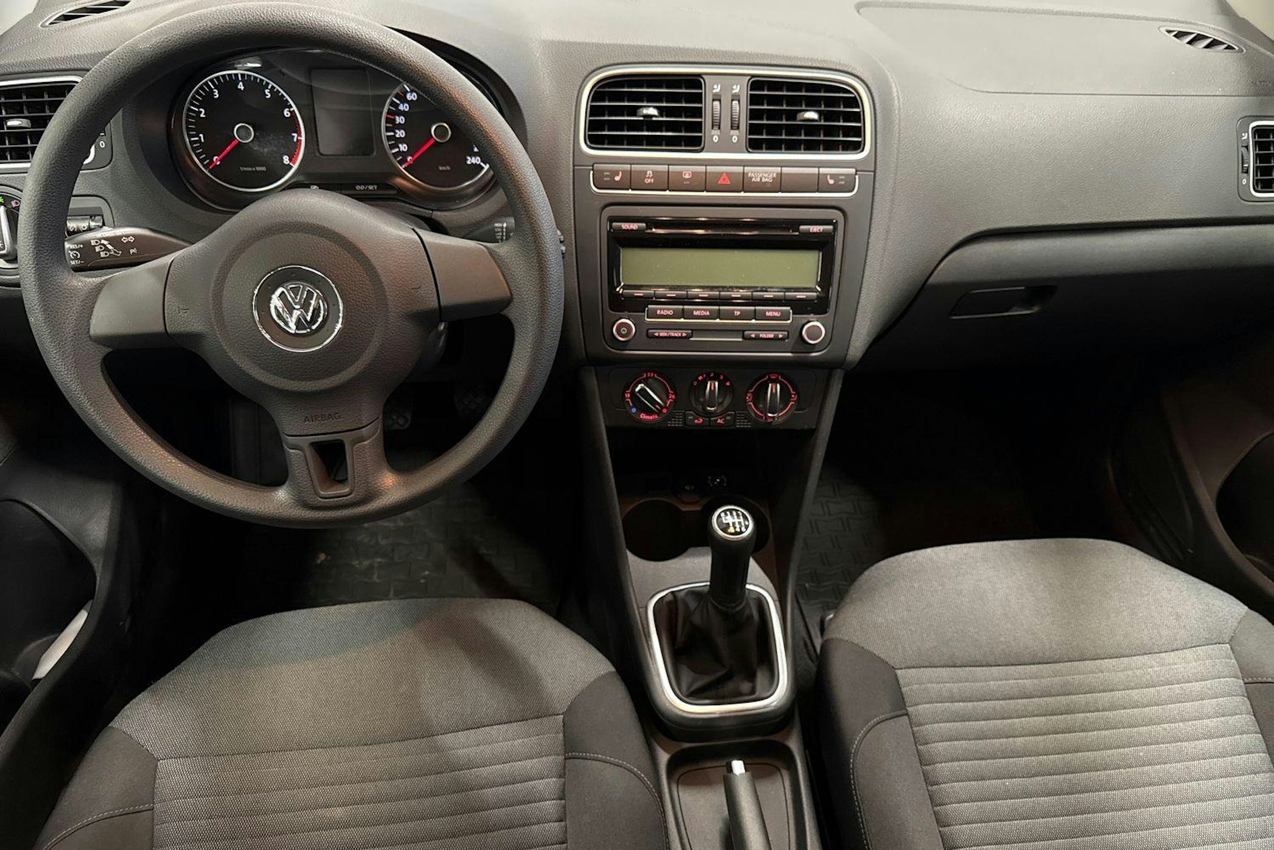 harmaa Volkswagen Polo 2011 kuva 9.