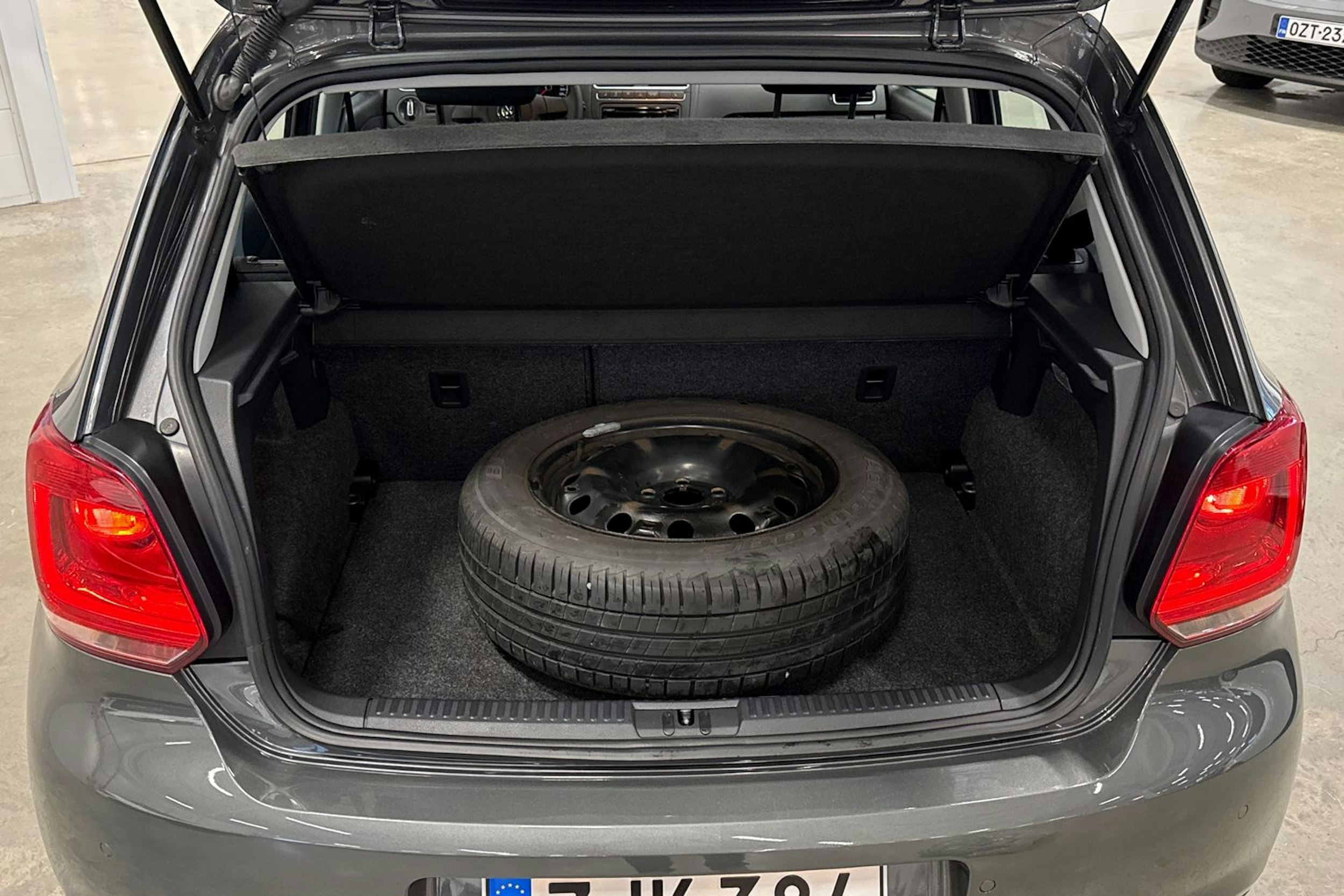 harmaa Volkswagen Polo 2011 kuva 14.