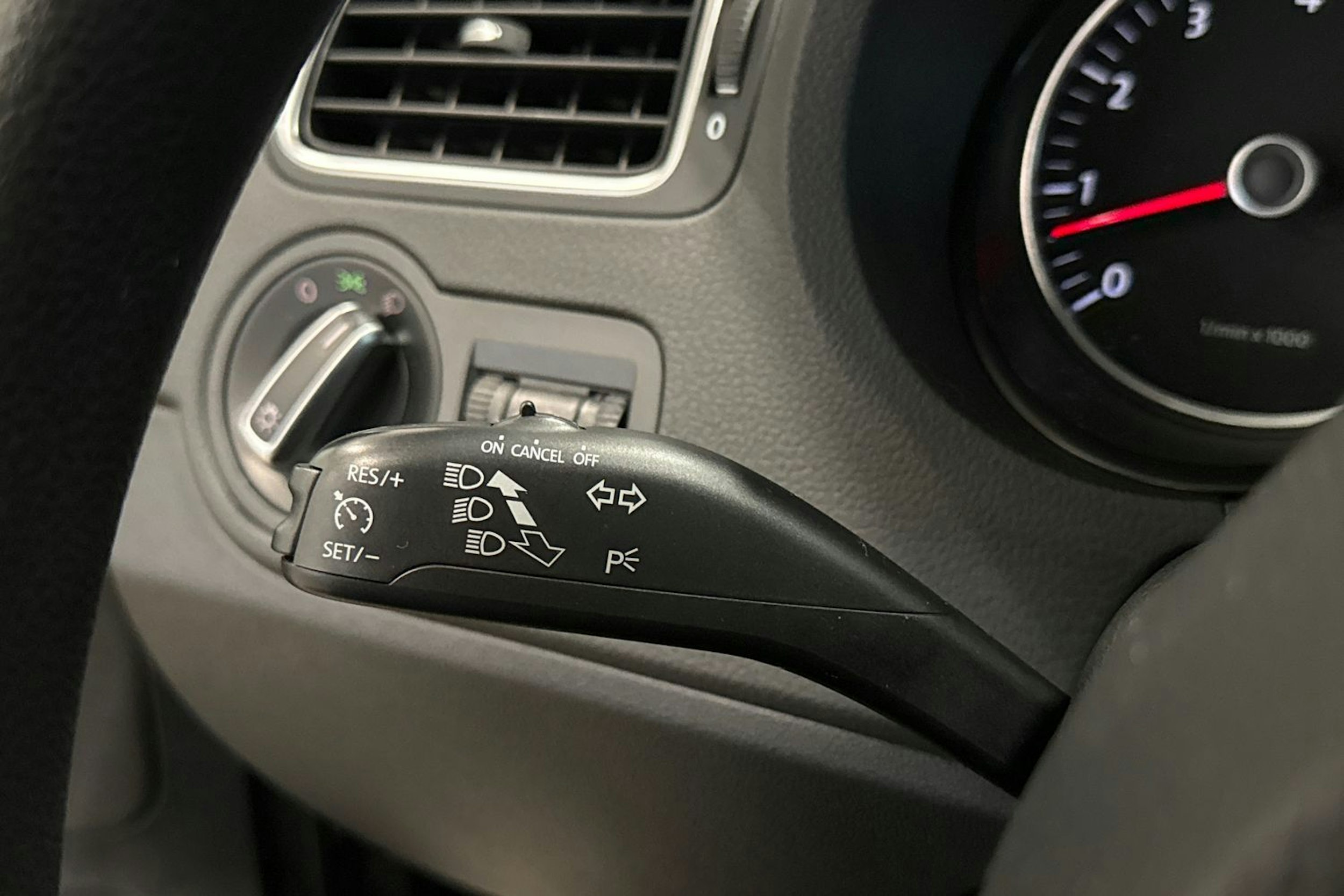 harmaa Volkswagen Polo 2011 kuva 18.