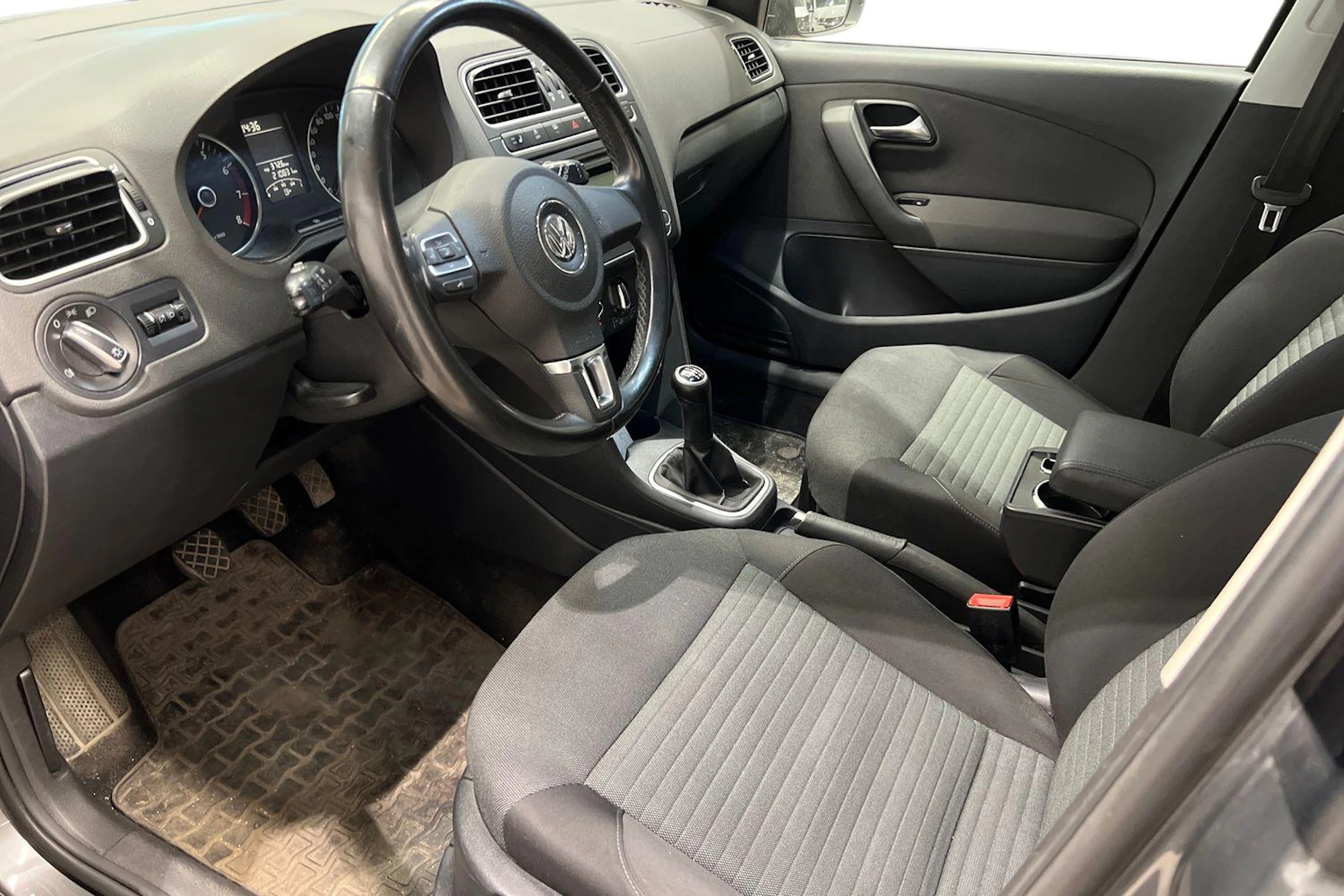 harmaa Volkswagen Polo 2011 kuva 3.