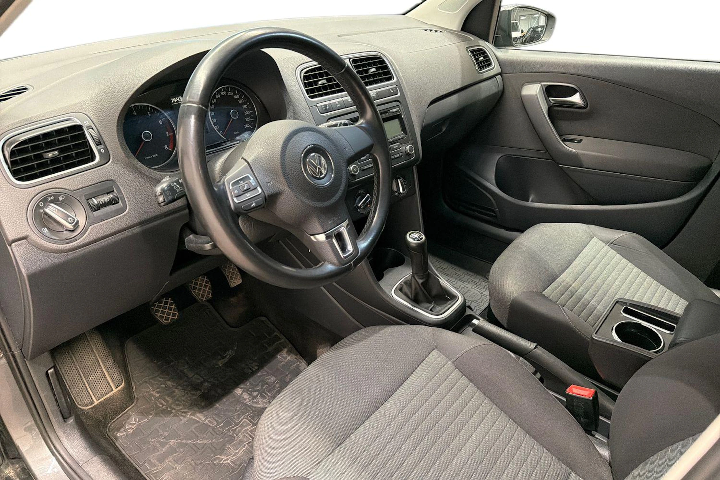 harmaa Volkswagen Polo 2011 kuva 6.