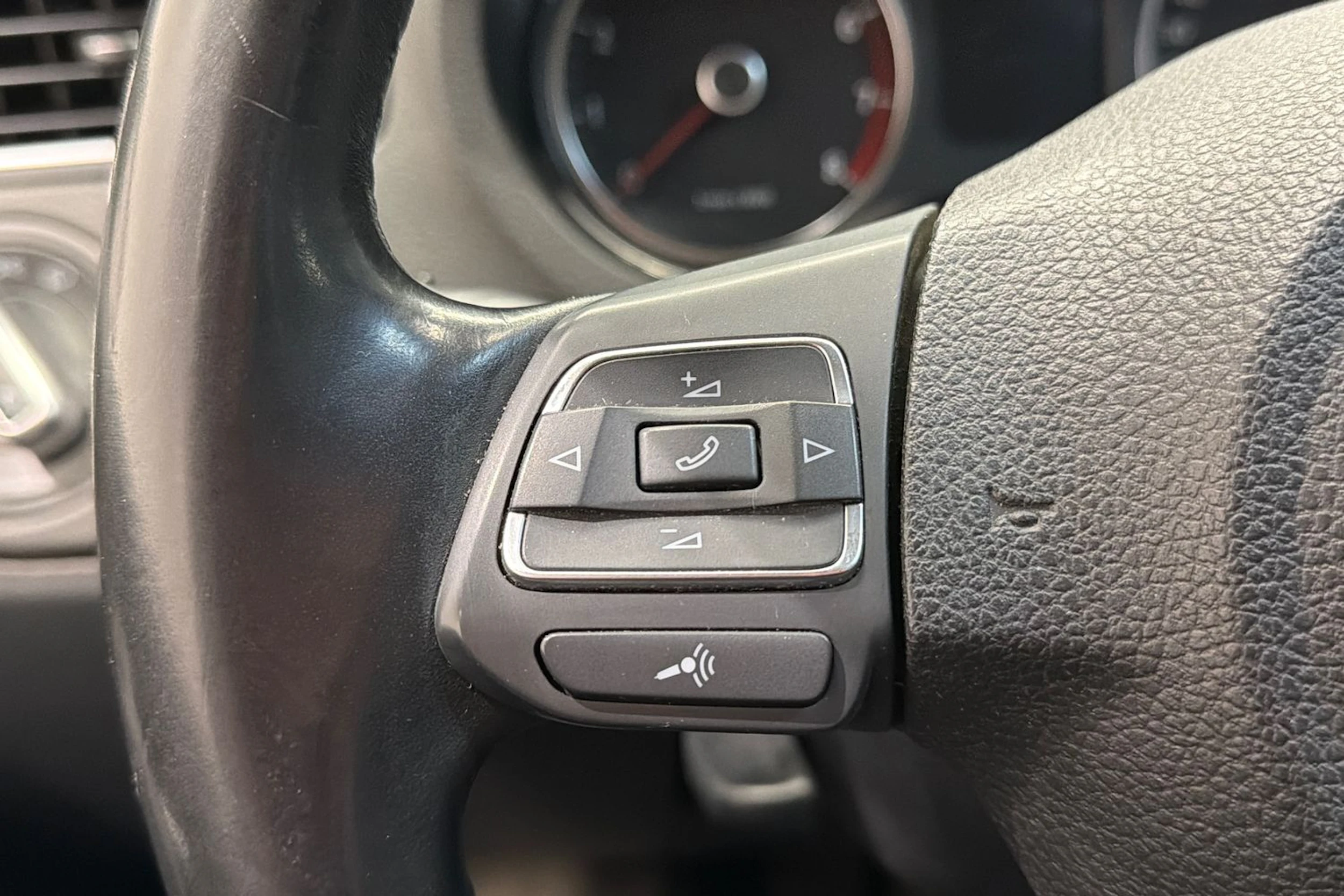 harmaa Volkswagen Polo 2011 kuva 12.