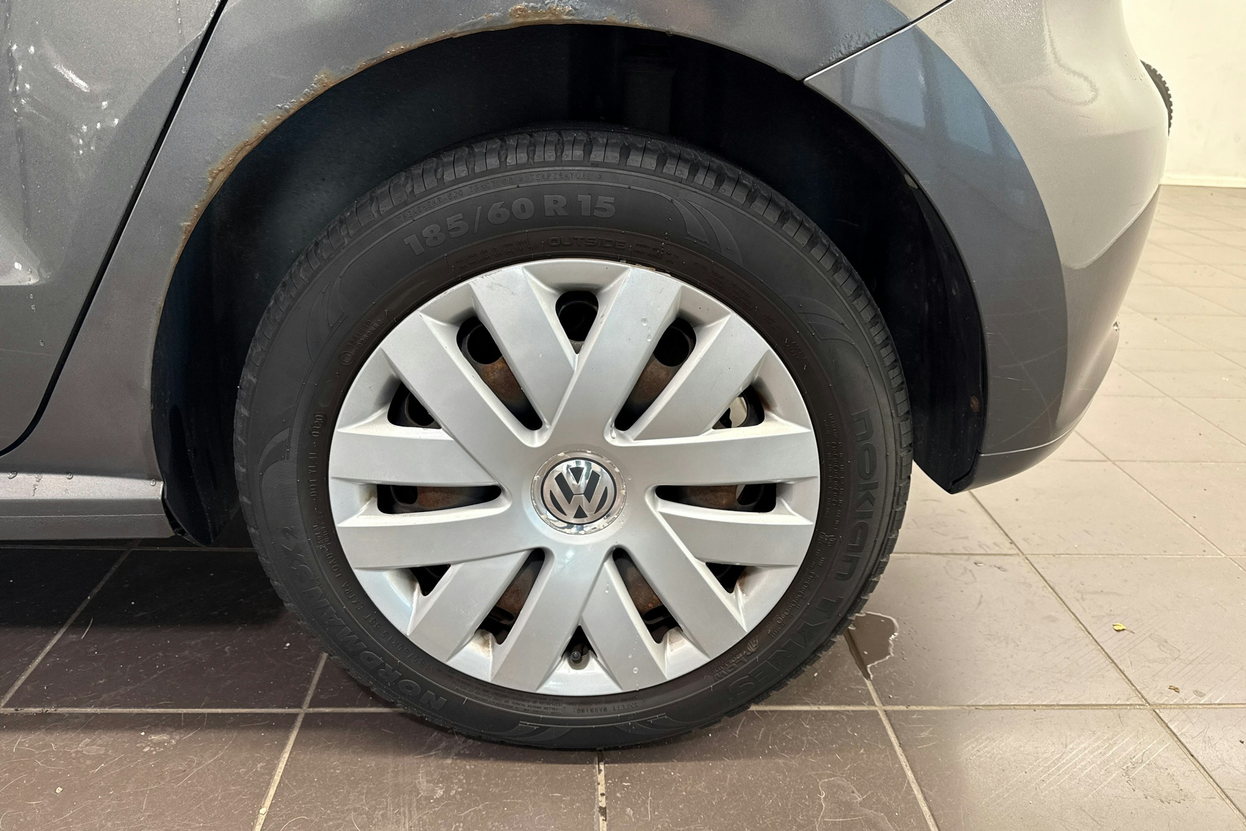 Harmaa Volkswagen POLO 2011 kuva 11.