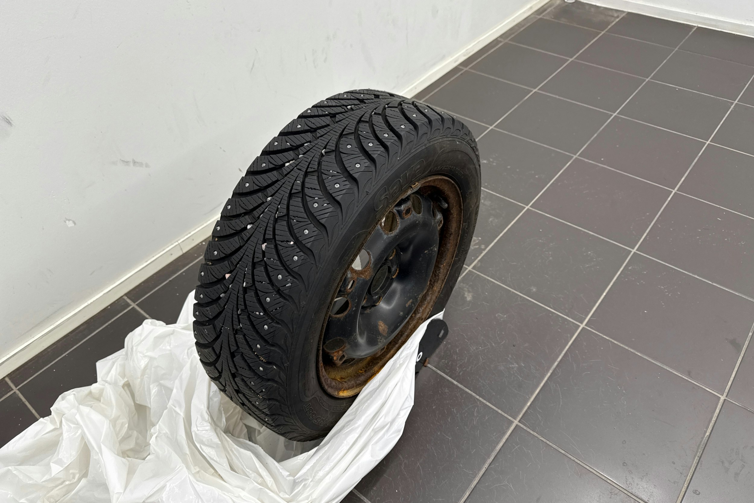 Harmaa Volkswagen POLO 2011 kuva 13.
