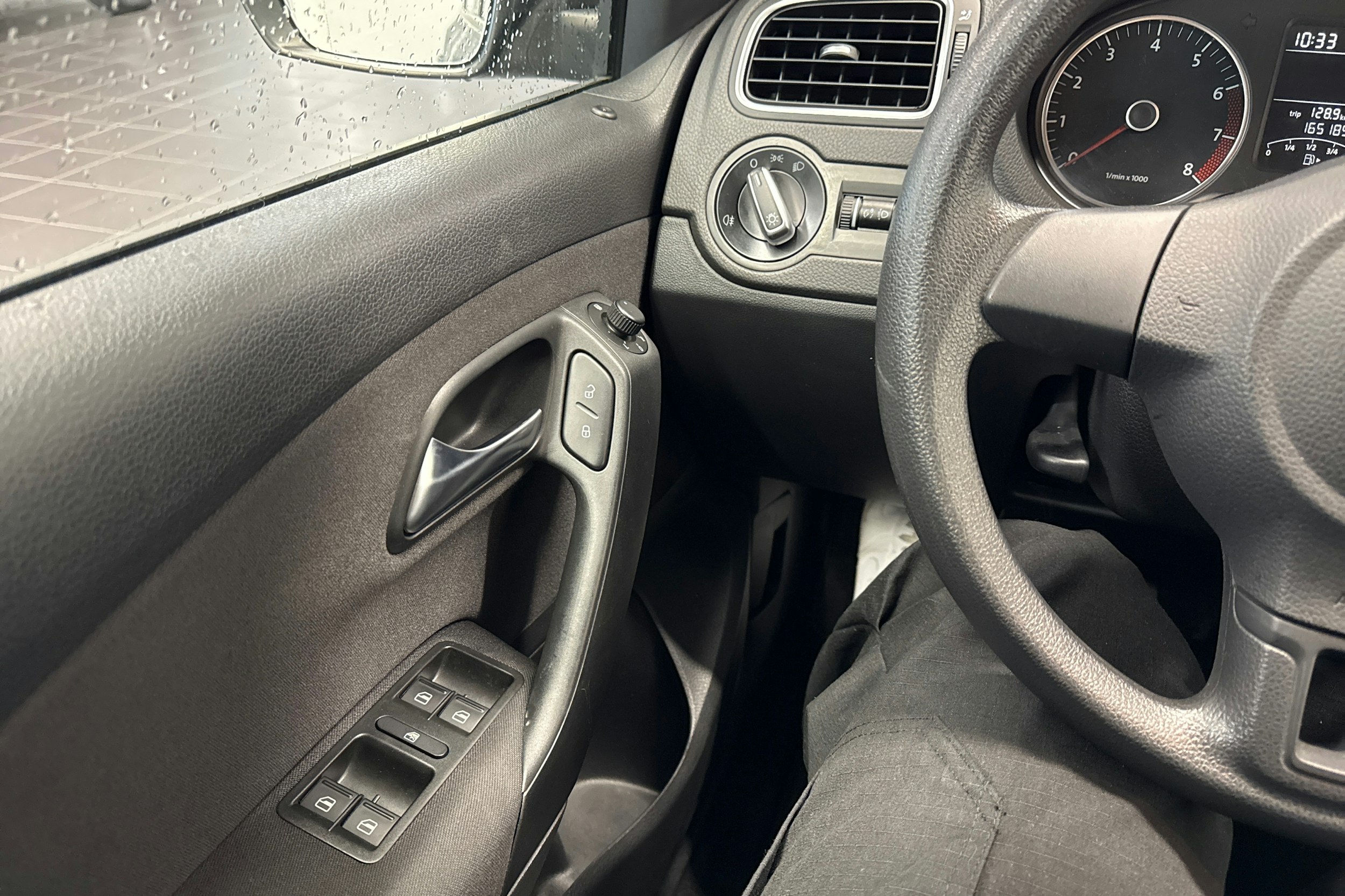 Harmaa Volkswagen POLO 2011 kuva 16.