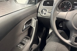 Harmaa Volkswagen POLO 2011 kuva 16.