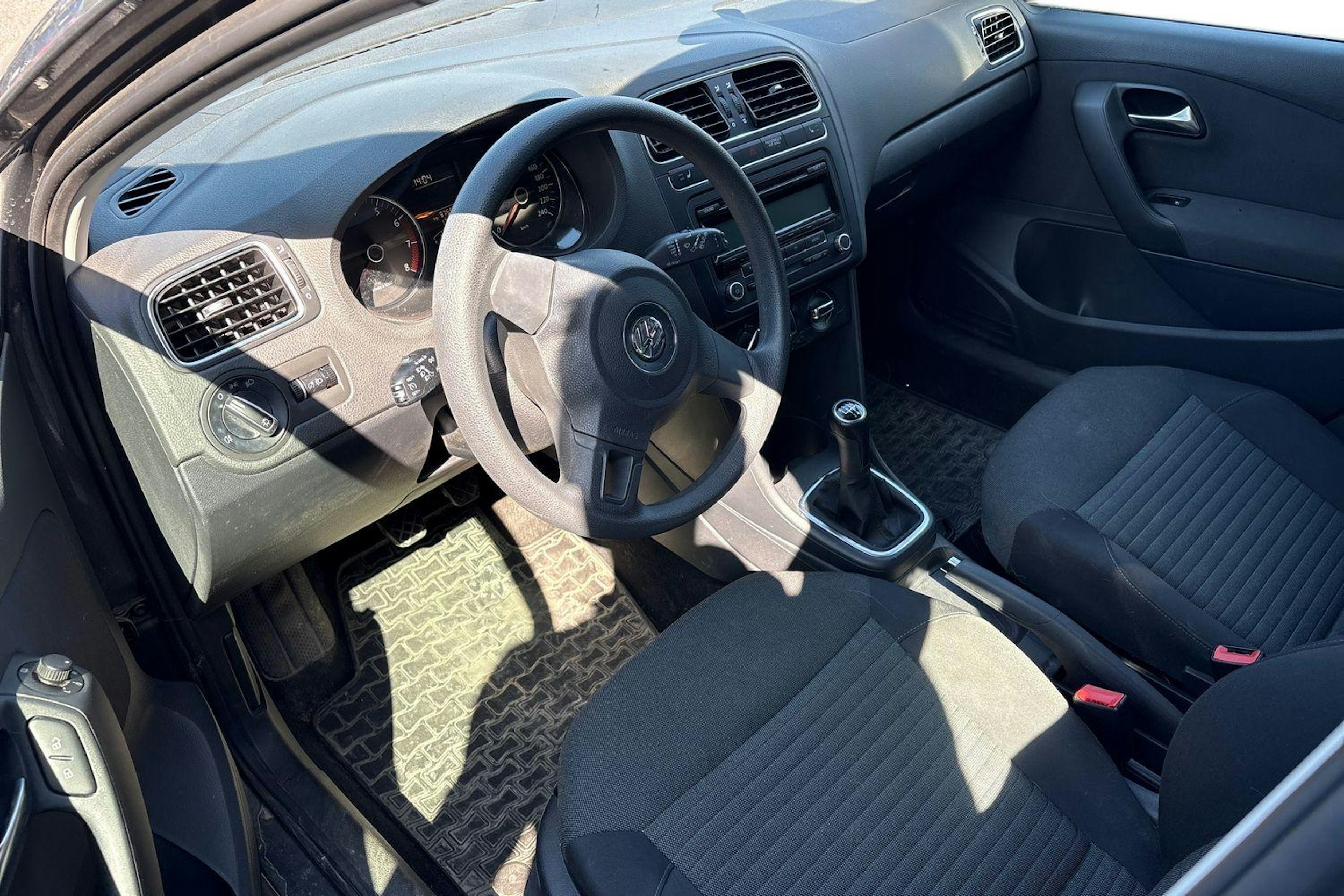 met. harmaa Volkswagen Polo 2011 kuva 3.