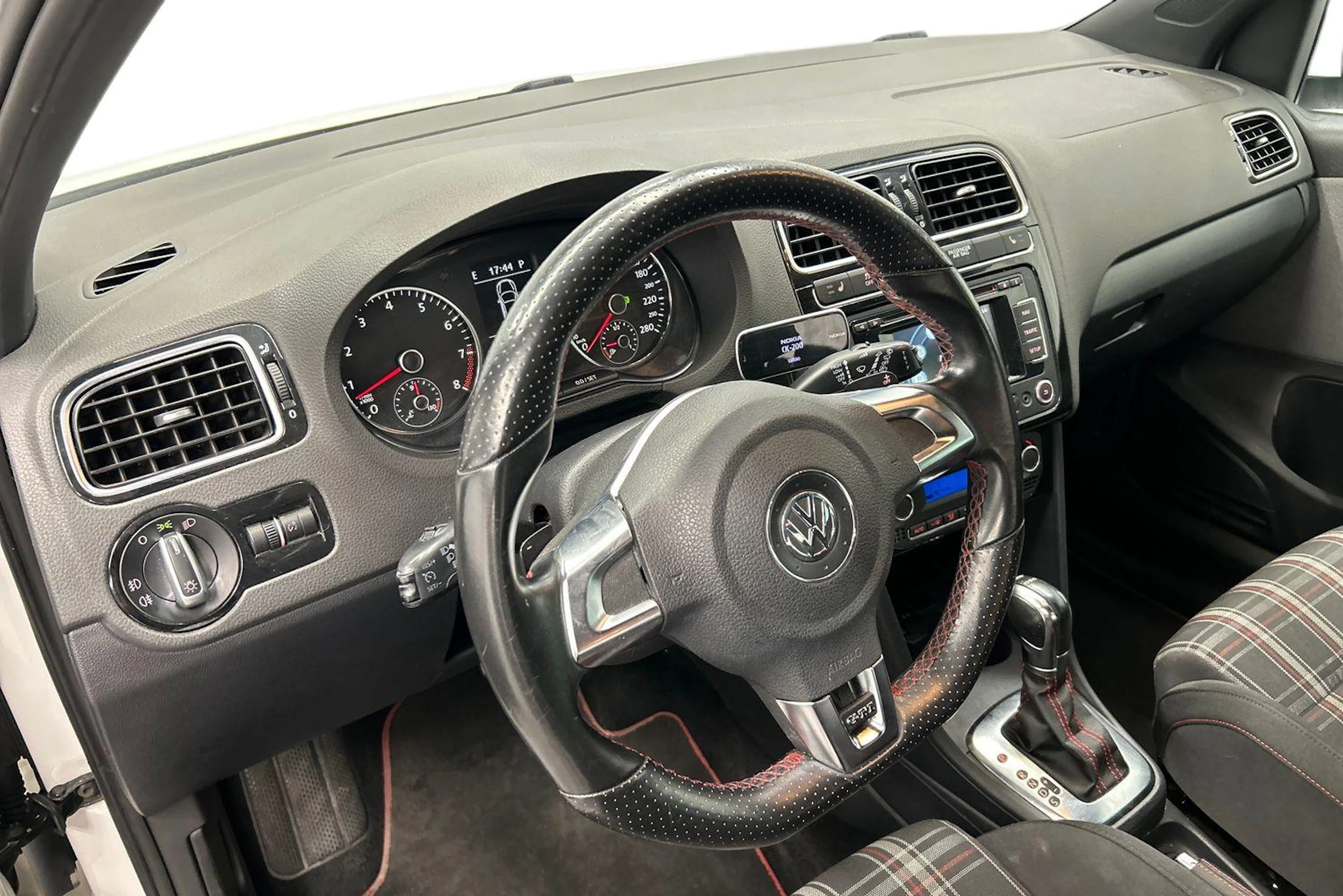 valkoinen Volkswagen Polo 2011 kuva 6.