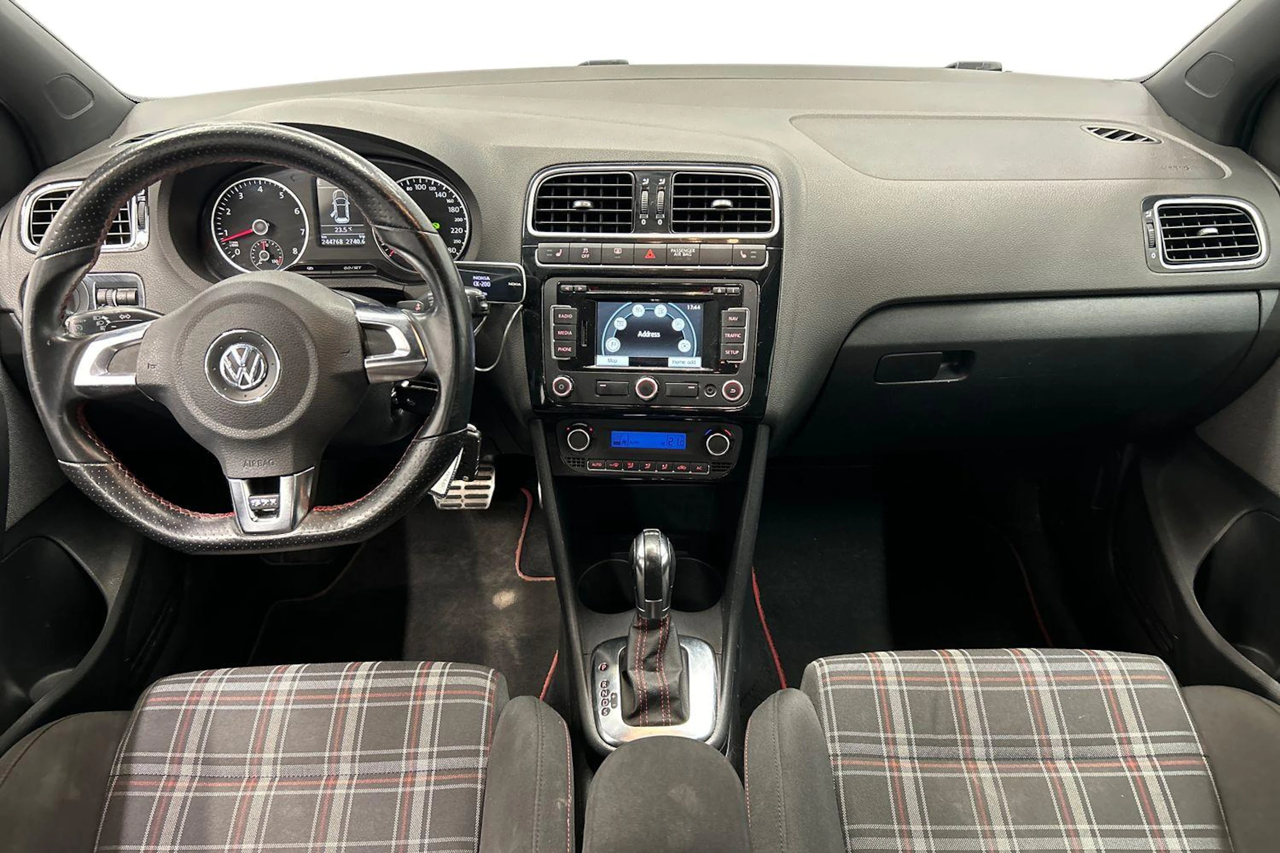 valkoinen Volkswagen Polo 2011 kuva 7.