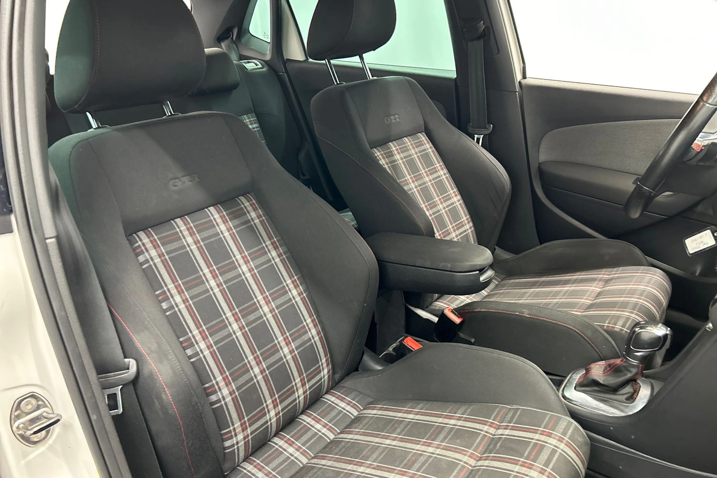 valkoinen Volkswagen Polo 2011 kuva 11.