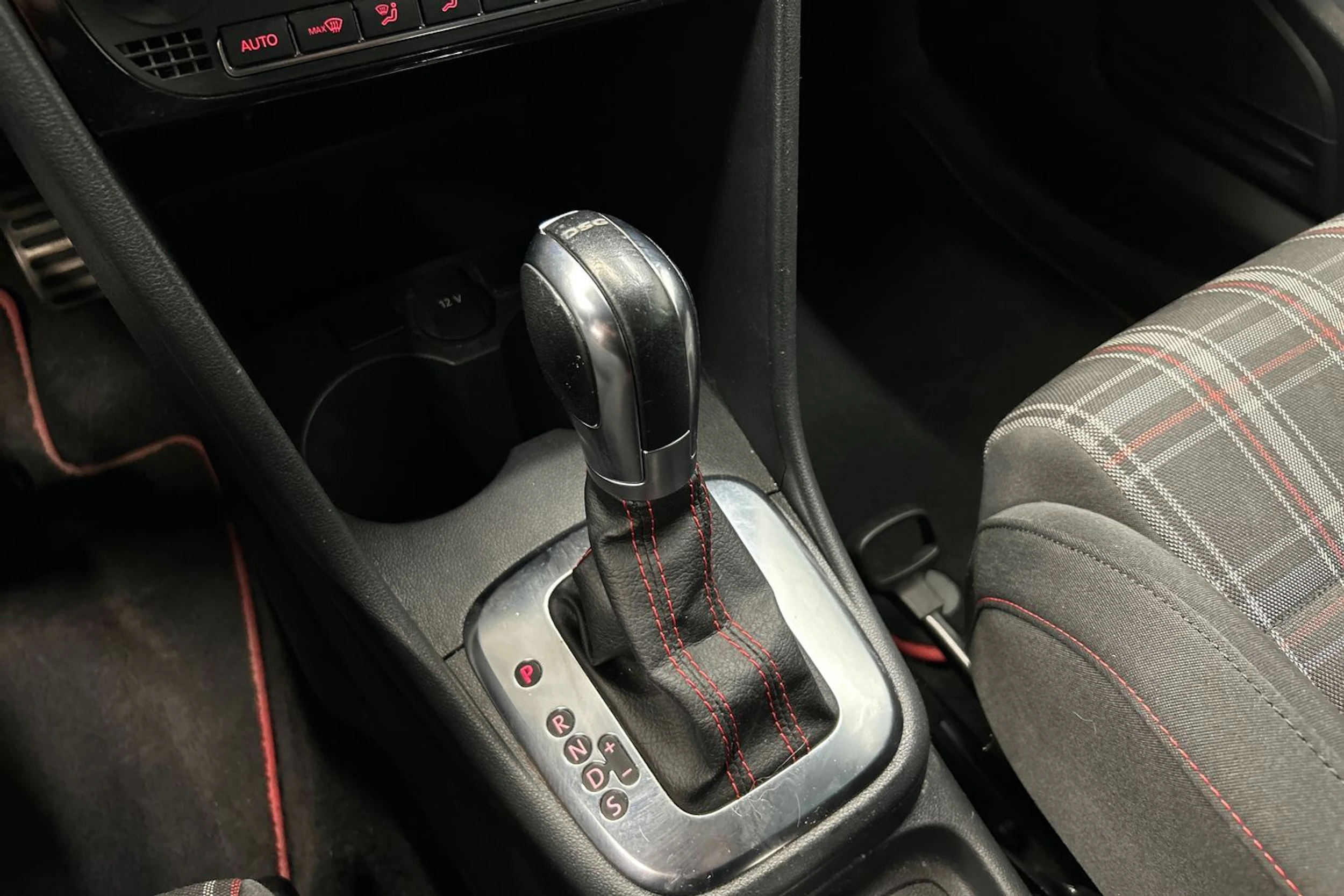valkoinen Volkswagen Polo 2011 kuva 21.