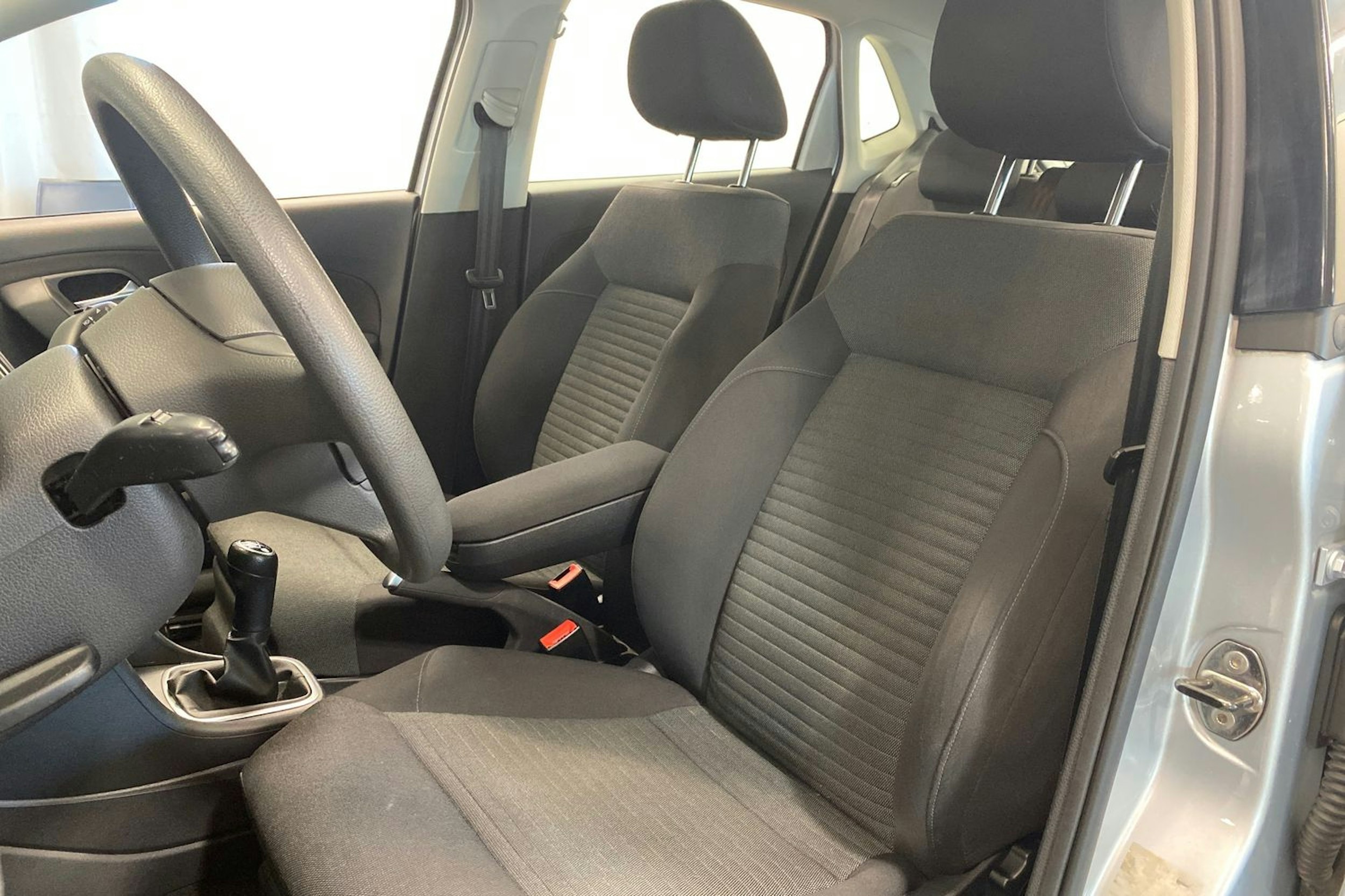 met. harmaa Volkswagen Polo 2011 kuva 16.