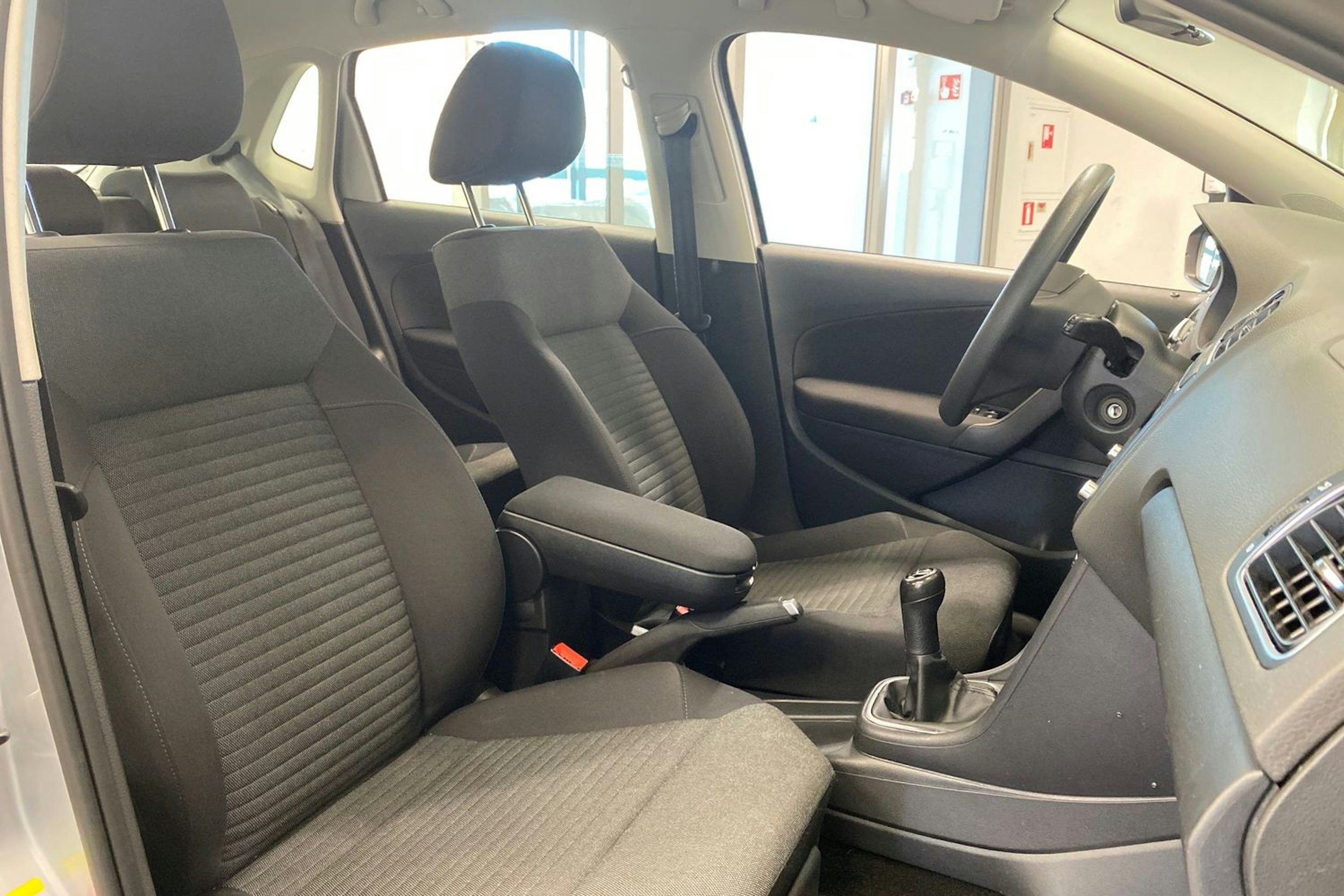 met. harmaa Volkswagen Polo 2011 kuva 18.