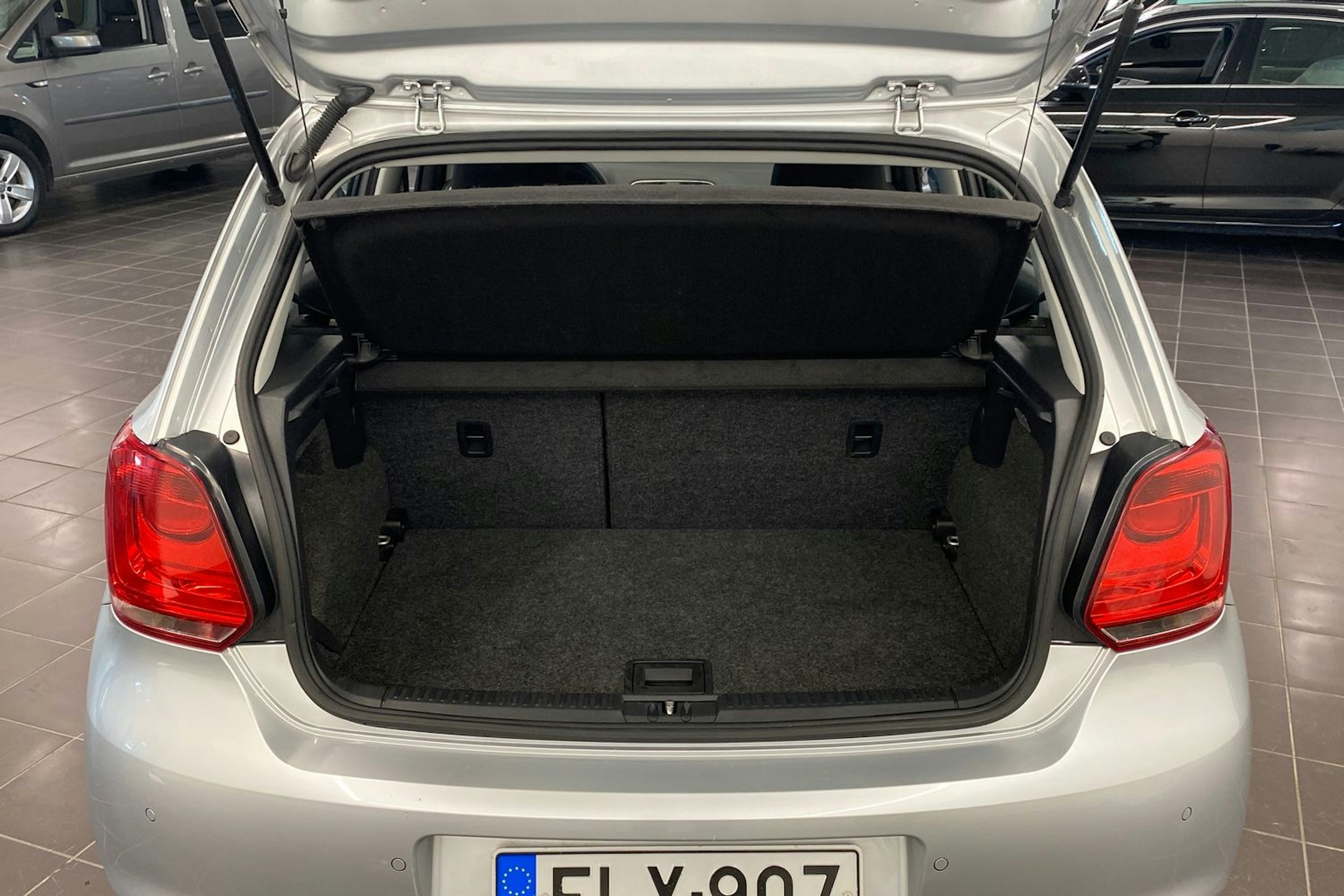 met. harmaa Volkswagen Polo 2011 kuva 19.