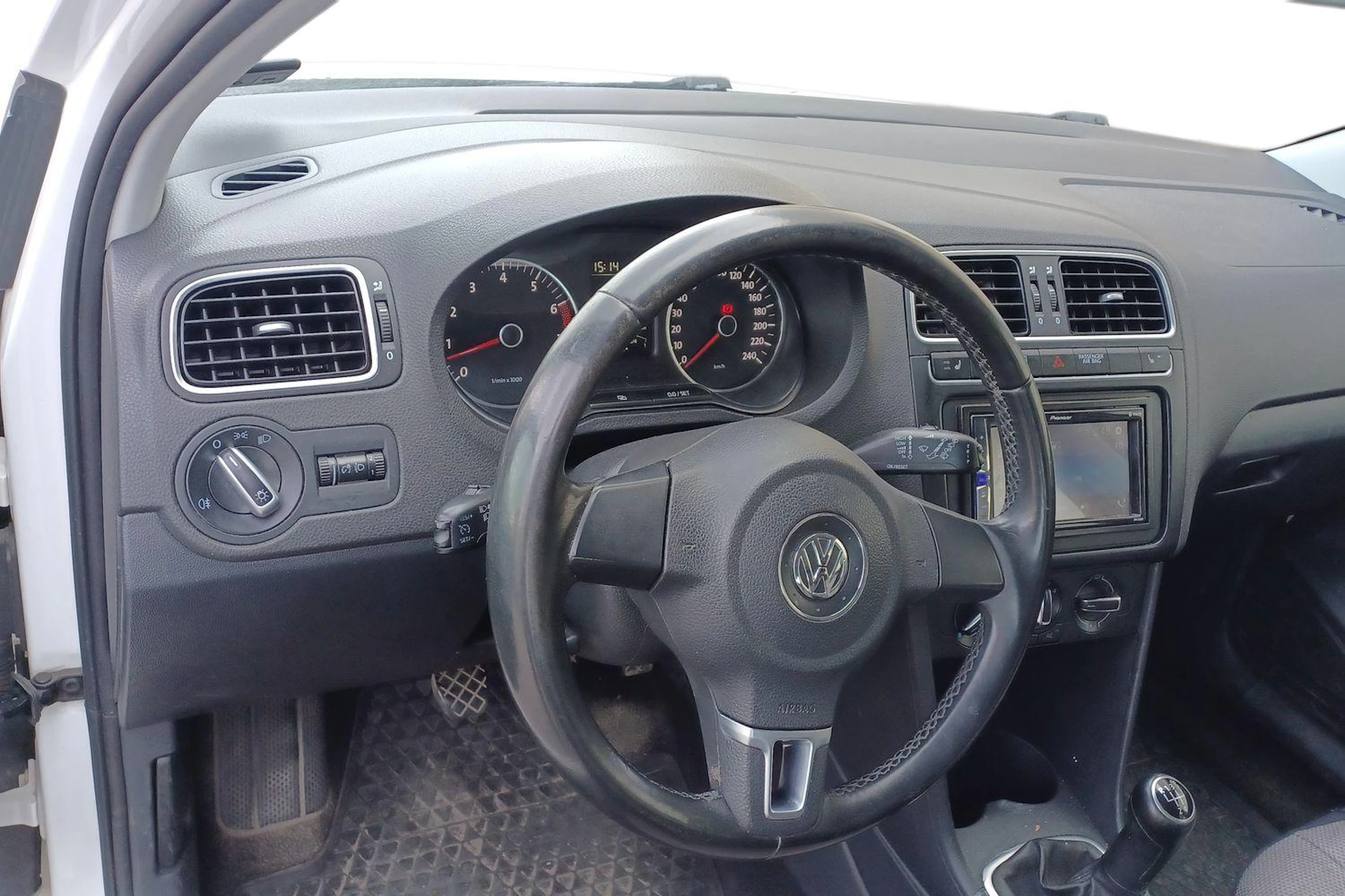 valkoinen Volkswagen Polo 2011 kuva 3.