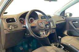 valkoinen Volkswagen Polo 2011 kuva 8.