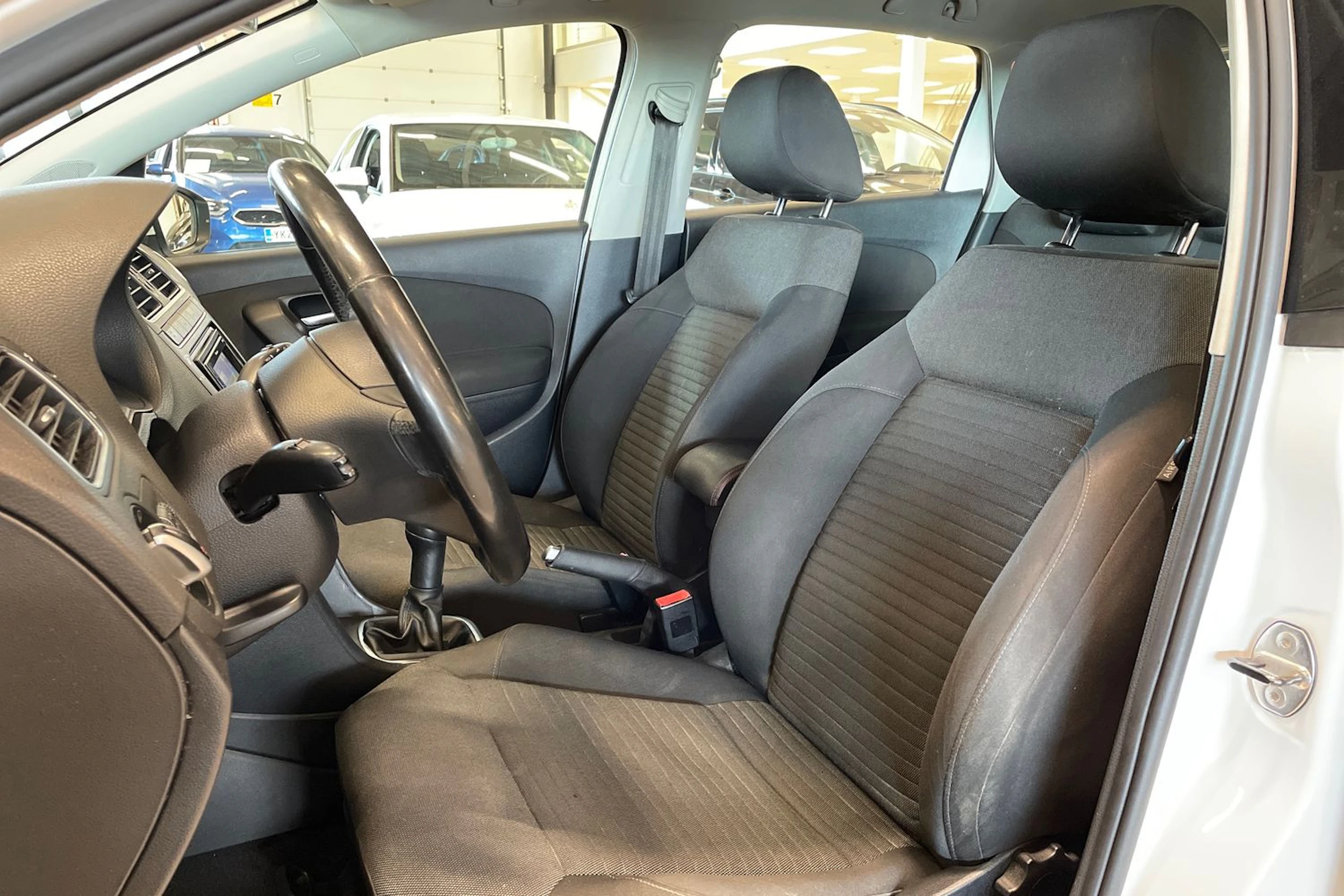 valkoinen Volkswagen Polo 2011 kuva 15.