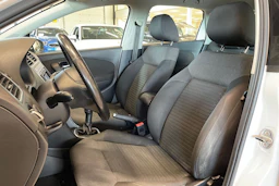 valkoinen Volkswagen Polo 2011 kuva 15.