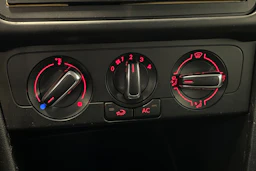 valkoinen Volkswagen Polo 2011 kuva 21.