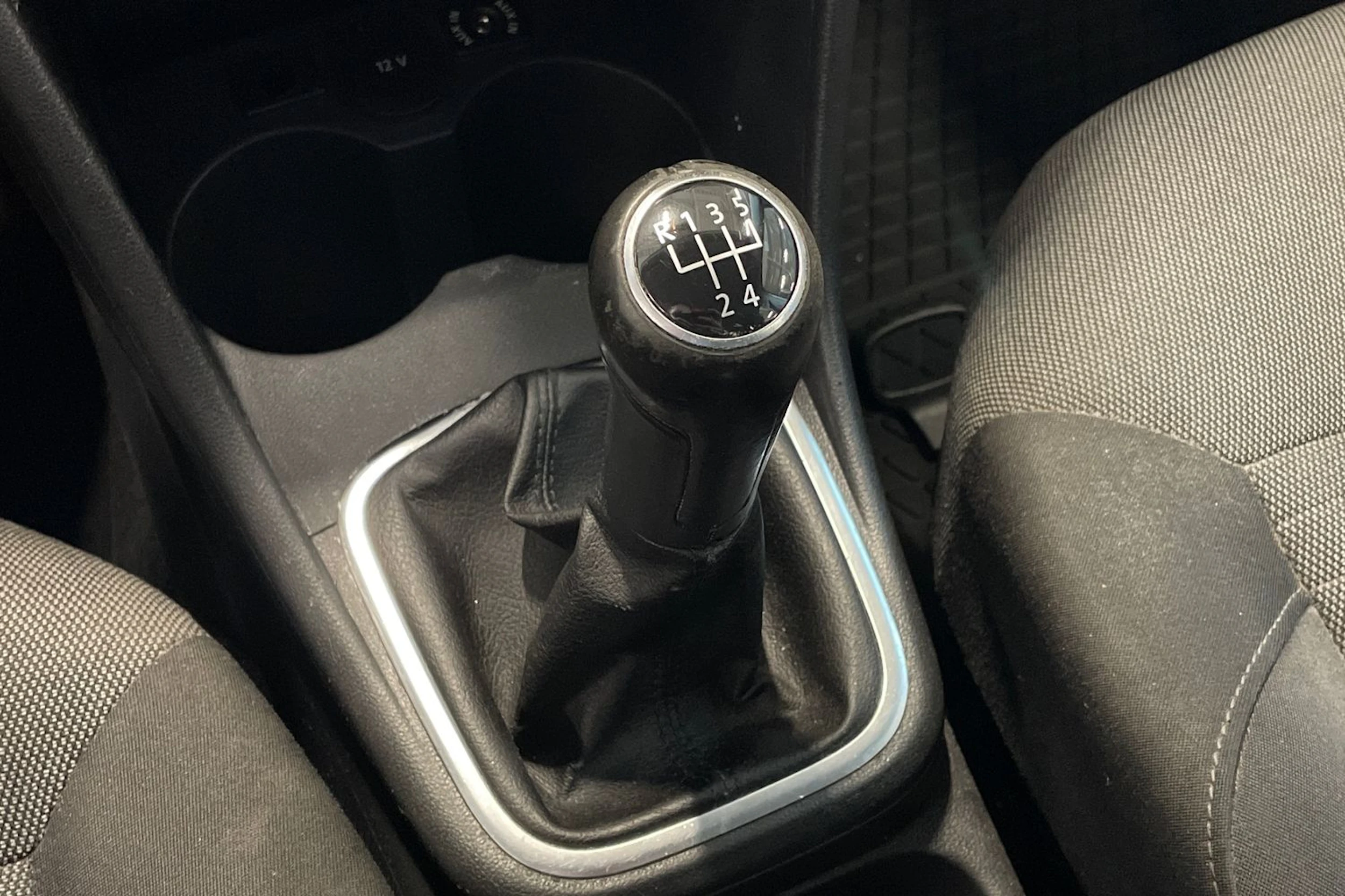 valkoinen Volkswagen Polo 2011 kuva 22.
