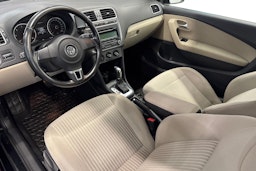 musta Volkswagen Polo 2011 kuva 7.
