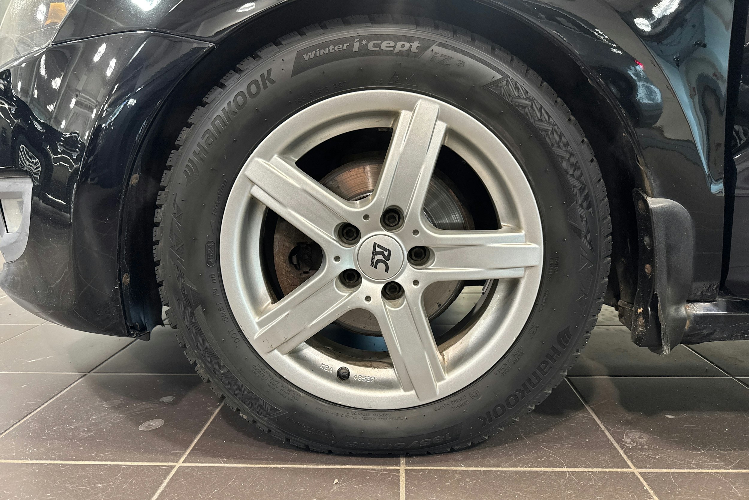 musta Volkswagen Polo 2011 kuva 11.