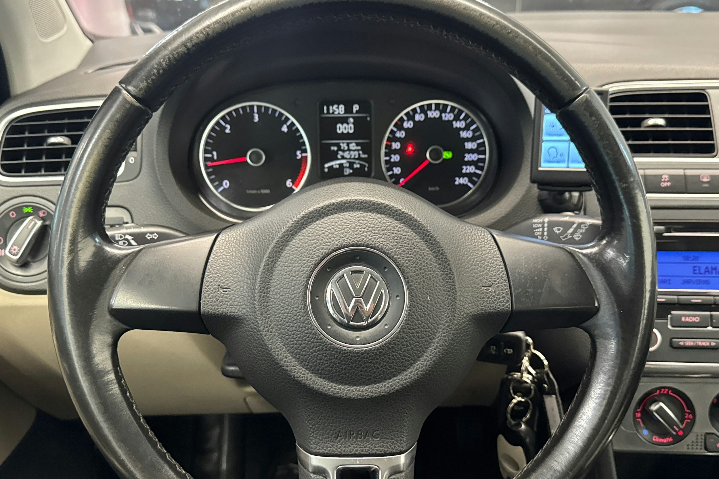 musta Volkswagen Polo 2011 kuva 14.