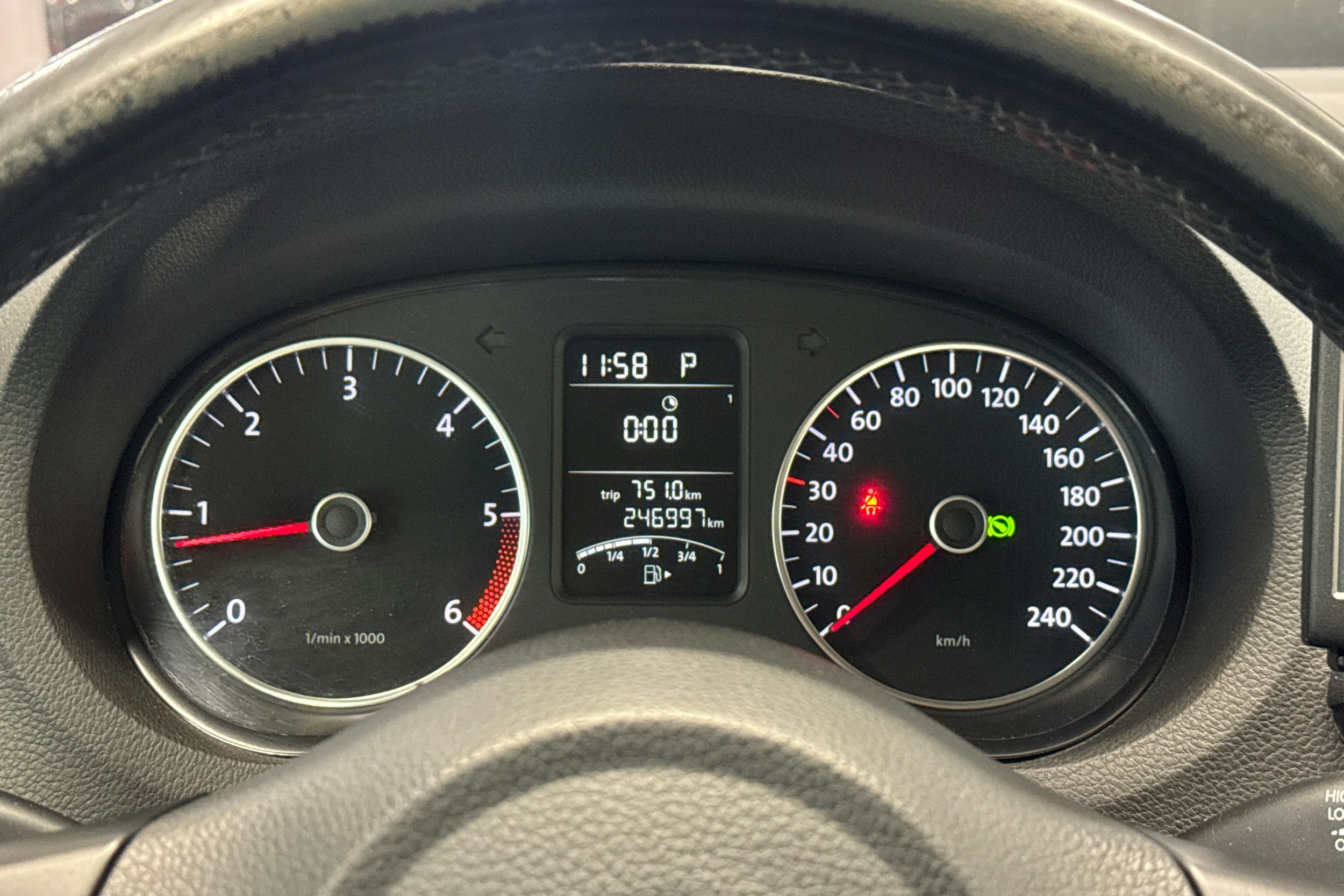 musta Volkswagen Polo 2011 kuva 15.