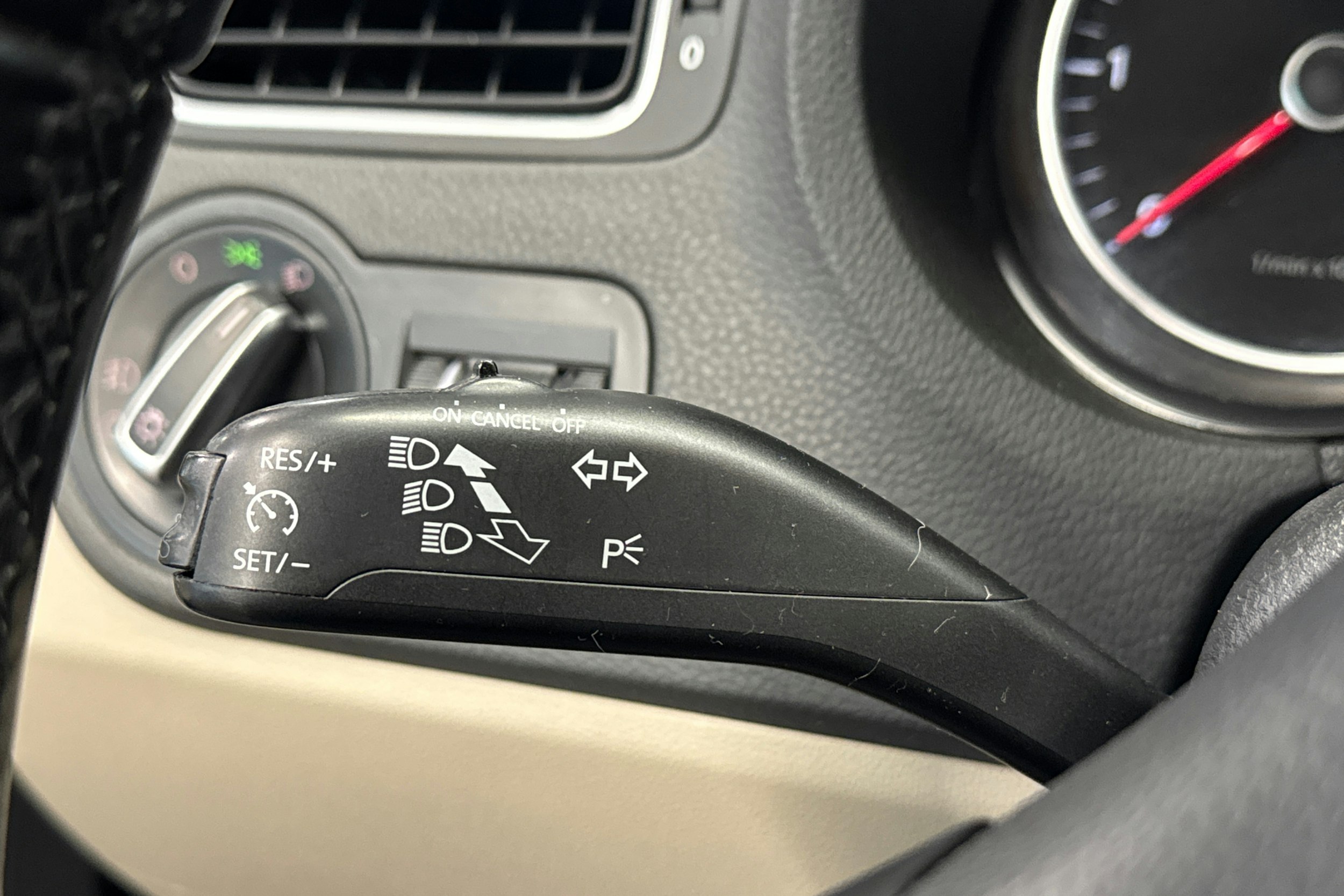 musta Volkswagen Polo 2011 kuva 18.