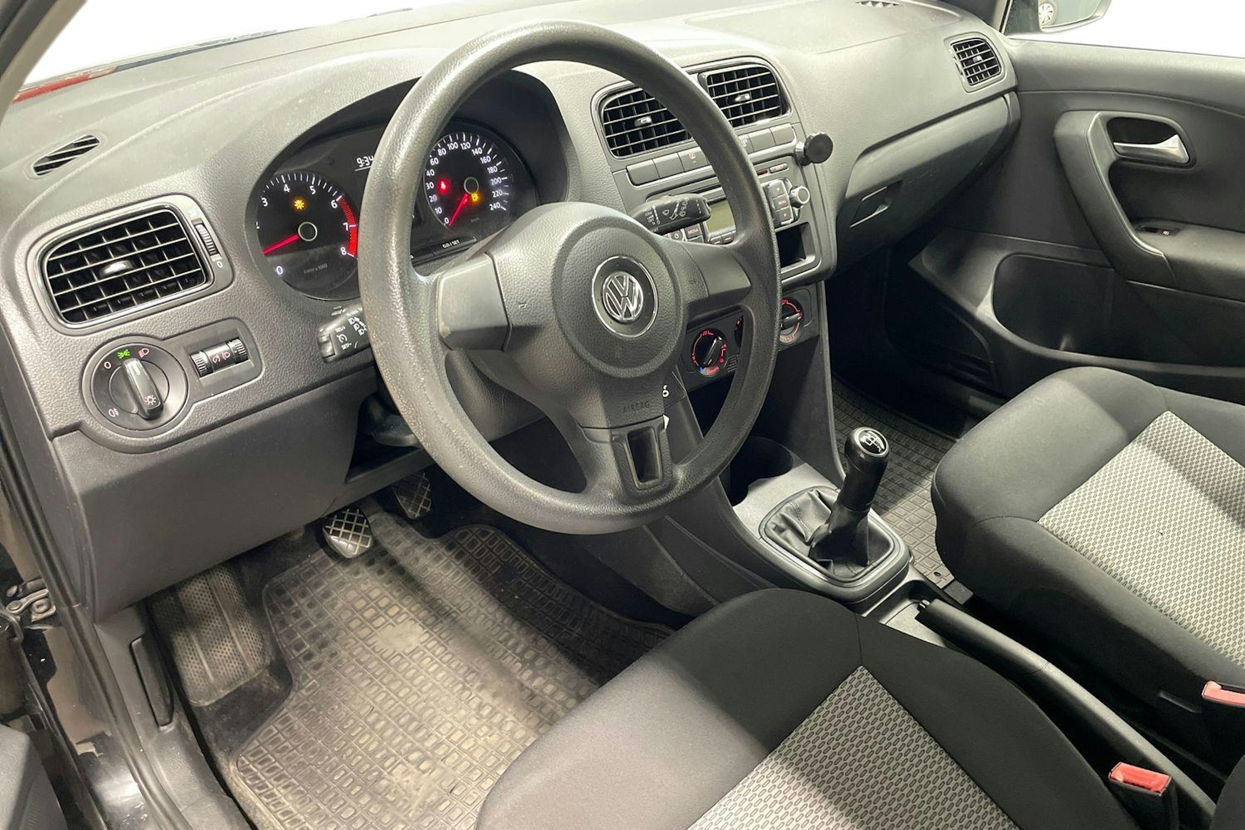 musta Volkswagen Polo 2011 kuva 5.