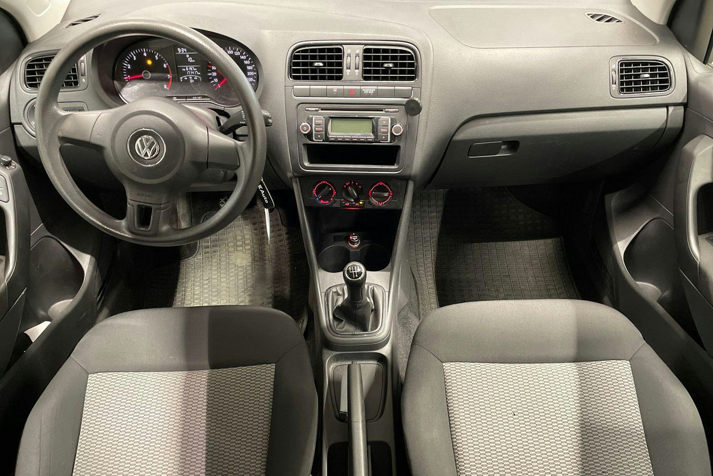 musta Volkswagen Polo 2011 kuva 6.