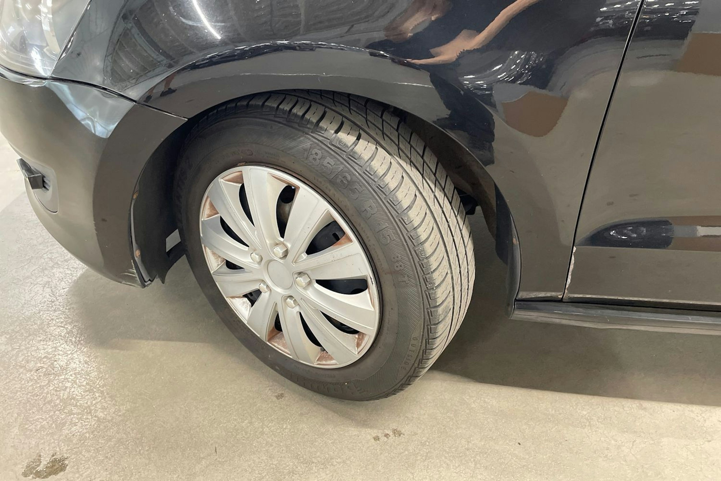 musta Volkswagen Polo 2011 kuva 9.
