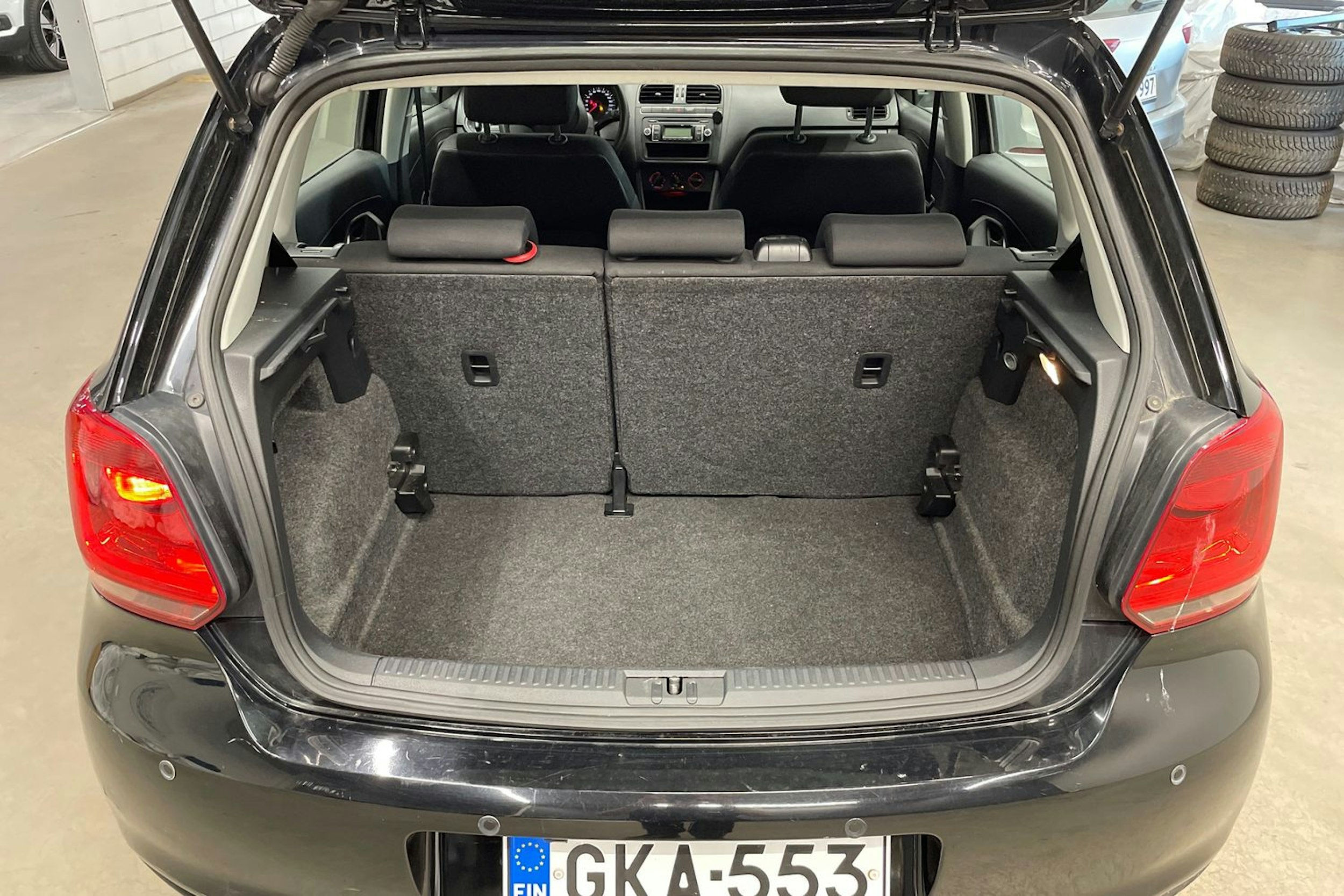 musta Volkswagen Polo 2011 kuva 31.