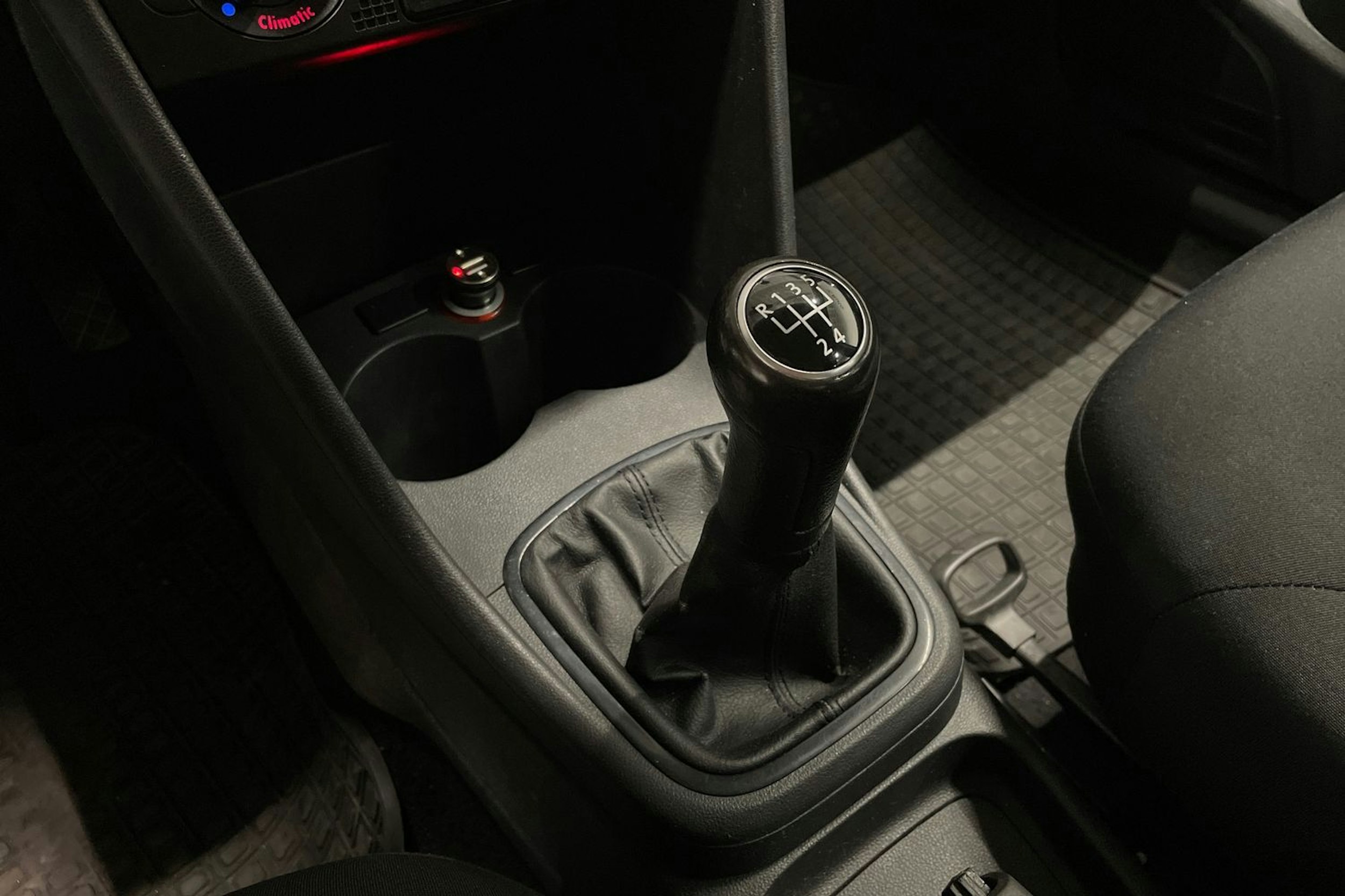 musta Volkswagen Polo 2011 kuva 35.