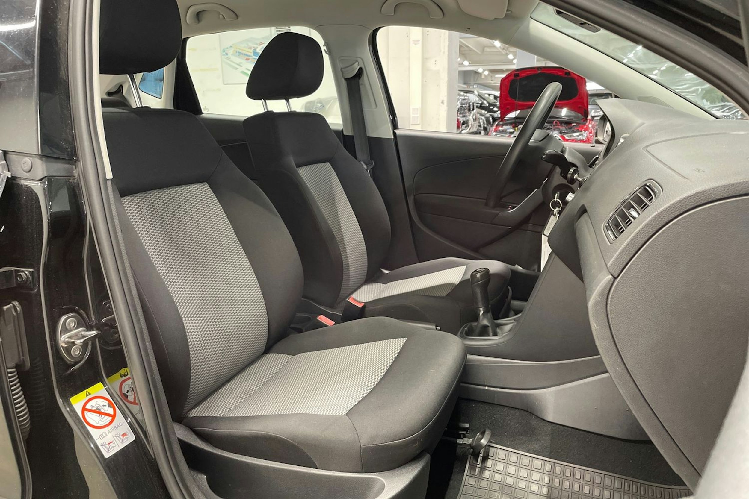 musta Volkswagen Polo 2011 kuva 38.