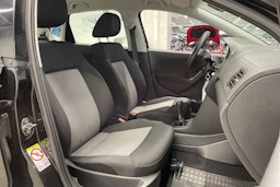 musta Volkswagen Polo 2011 kuva 38.