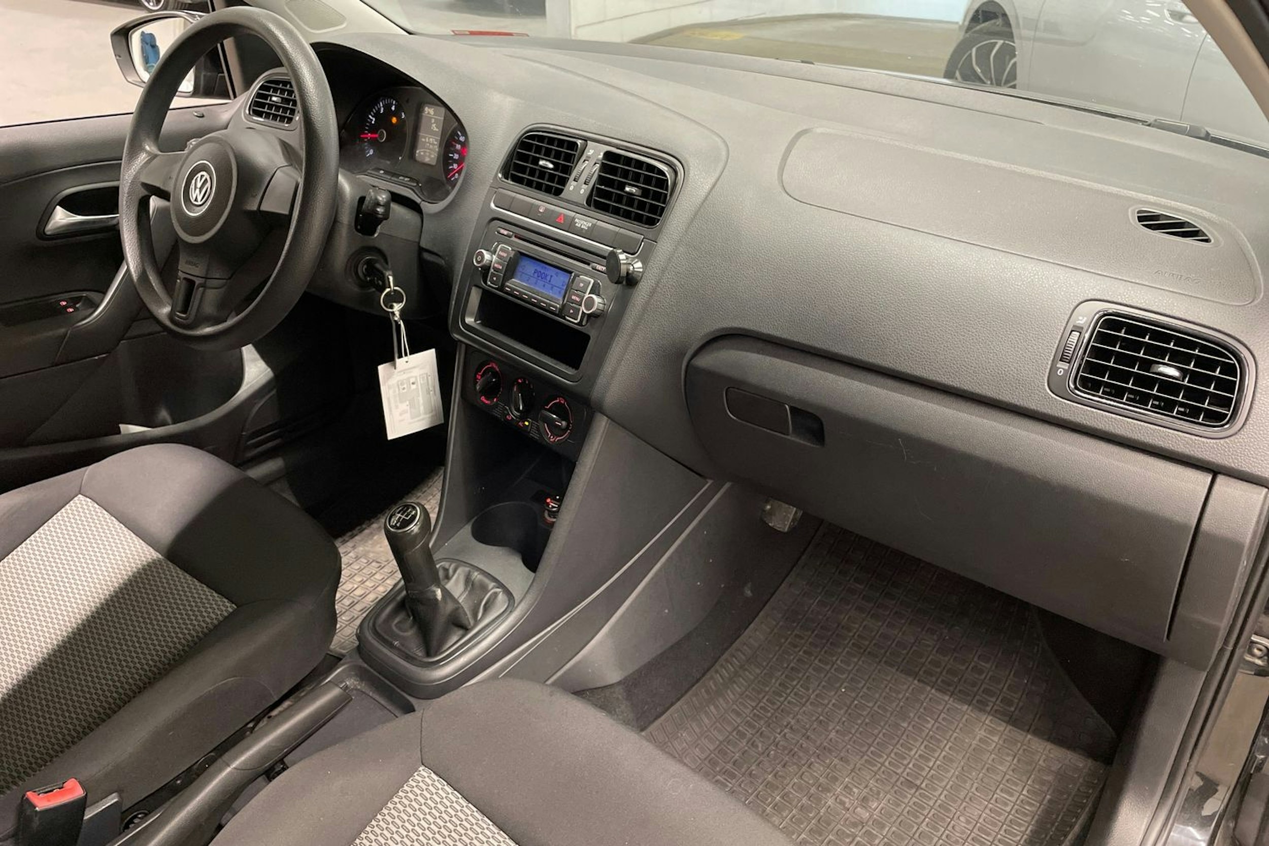 musta Volkswagen Polo 2011 kuva 39.