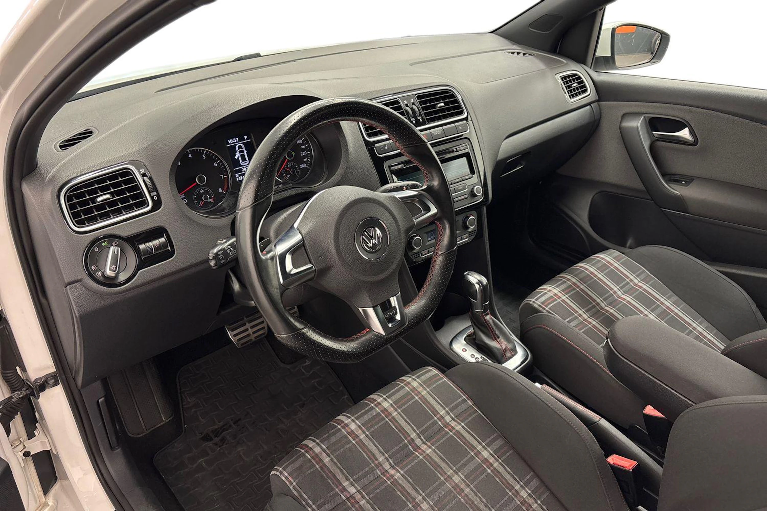 valkoinen Volkswagen Polo 2012 kuva 8.